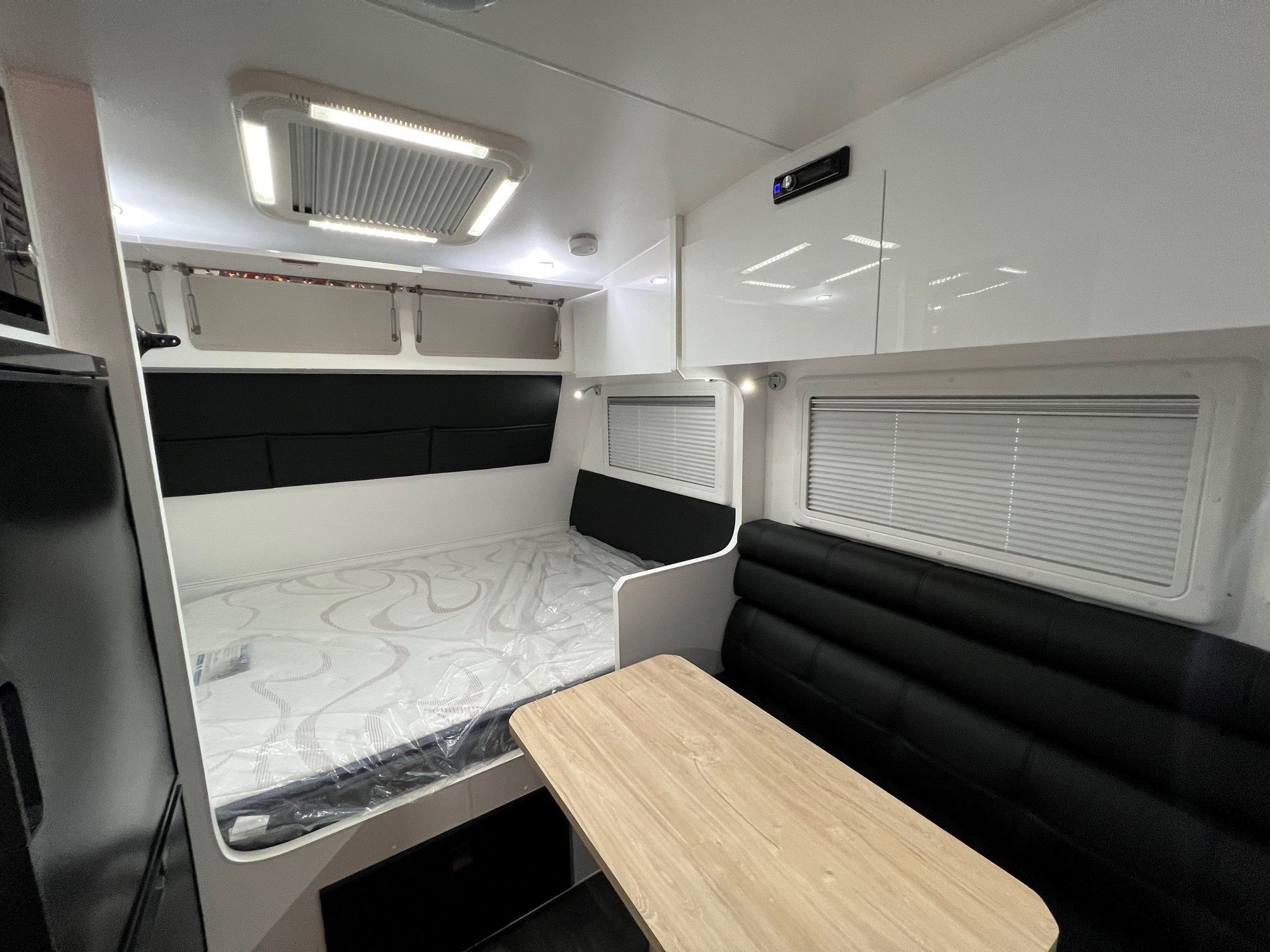 2024 Sunset Family Haven Aluminum Frame 17ft Off-road Triple Bunk caravan