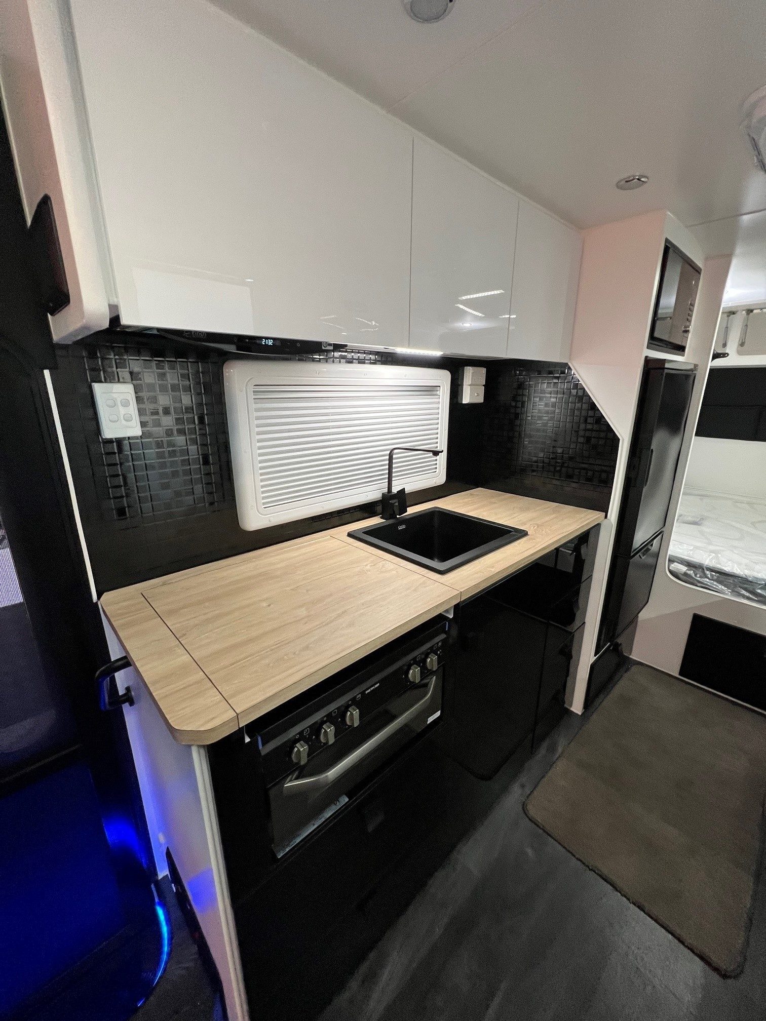 2024 Sunset Family Haven Aluminum Frame 17ft Off-road Triple Bunk caravan