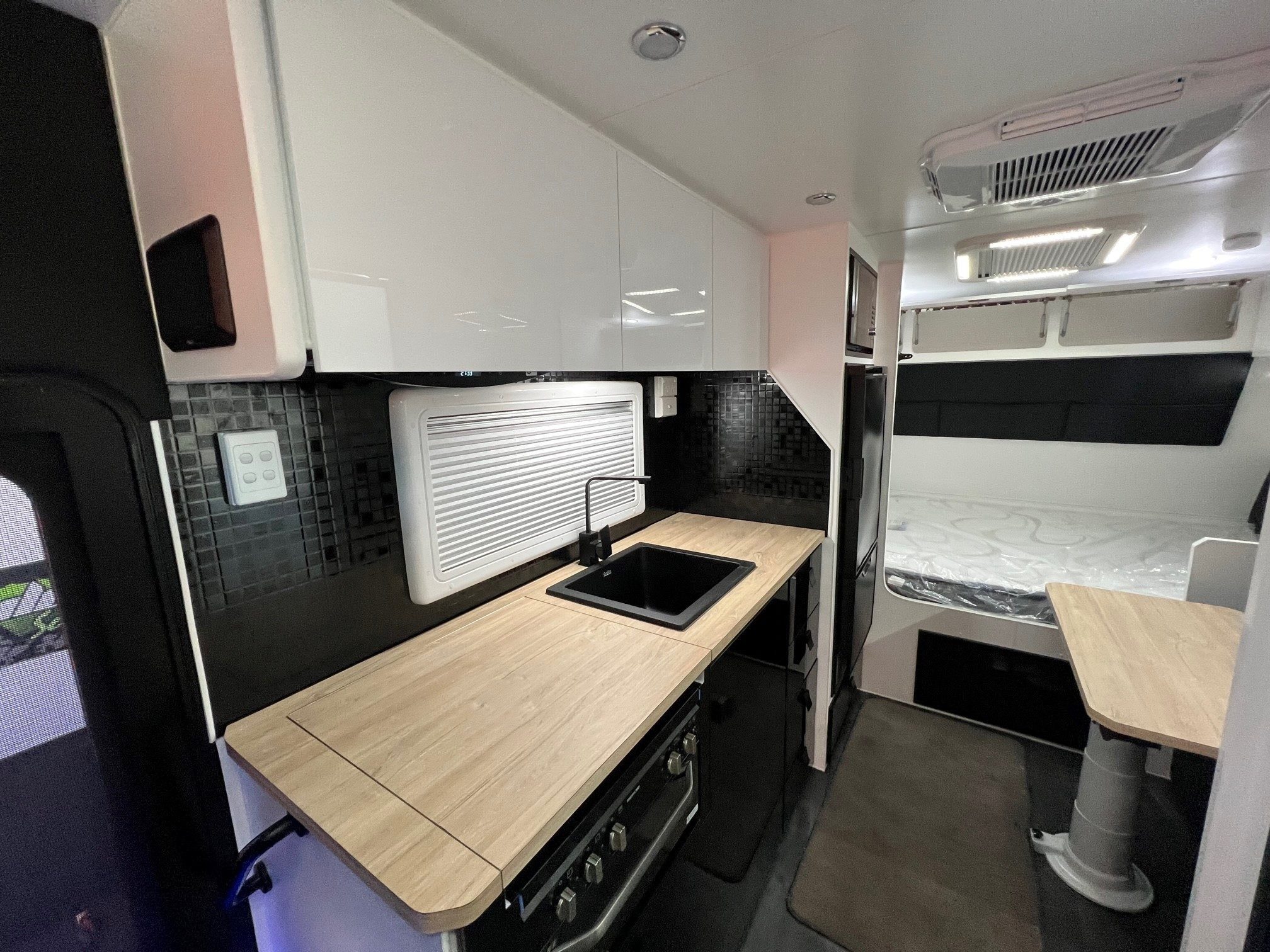 2024 Sunset Family Haven Aluminum Frame 17ft Off-road Triple Bunk caravan