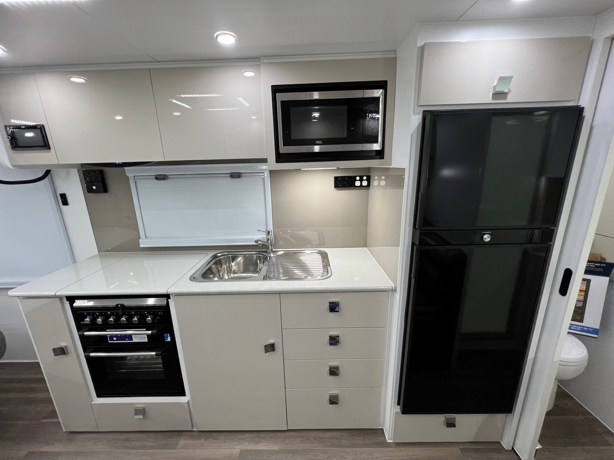 2025 19ft6 Aluminium Framed Sunrise Wild Warrior Off-Road Caravan
