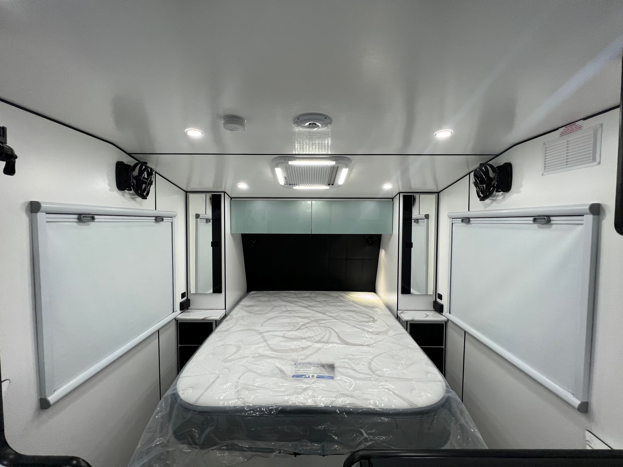 2023 Sunset Rodeo Semi Off-Road 21ft6 With Large Side Club Lounge