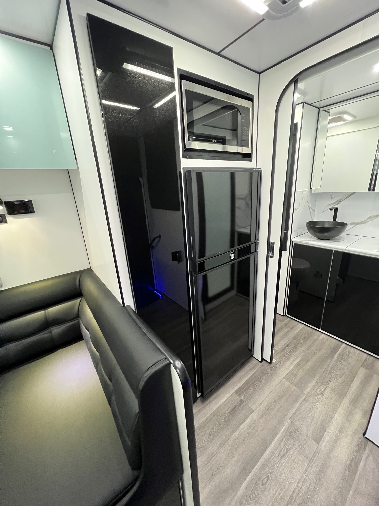 2023 Sunset Rodeo Semi Off-Road 21ft6 With Large Side Club Lounge