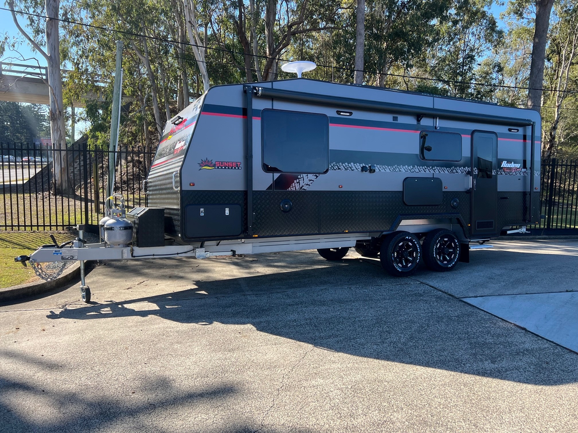 2023 Sunset Rodeo Semi Off-Road 21ft6 With Large Side Club Lounge