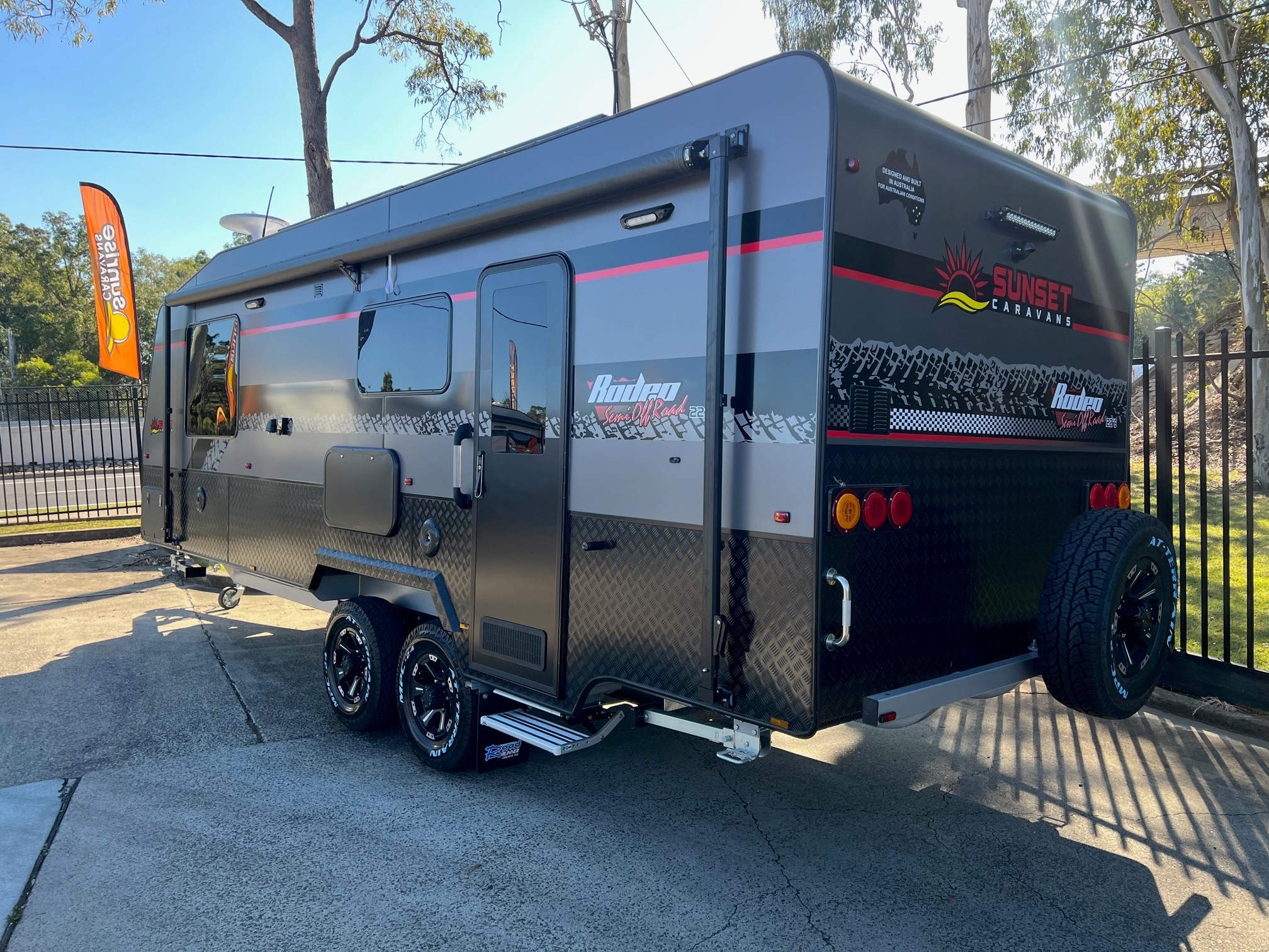 2023 Sunset Rodeo Semi Off-Road 21ft6 With Large Side Club Lounge