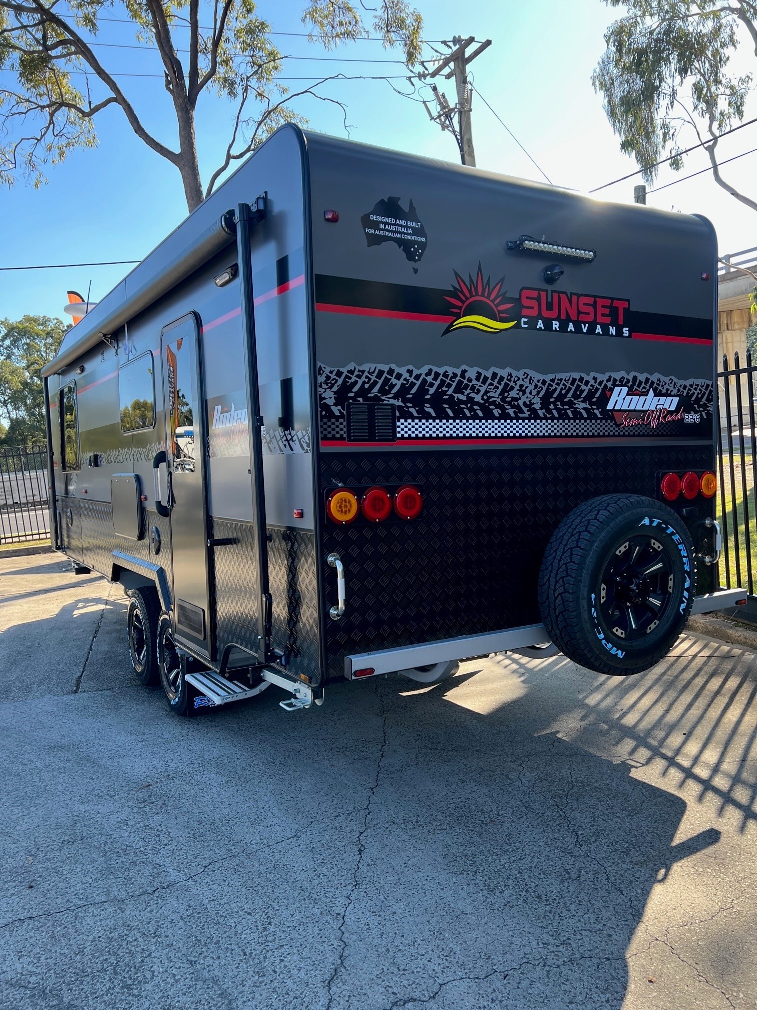 2023 Sunset Rodeo Semi Off-Road 21ft6 With Large Side Club Lounge