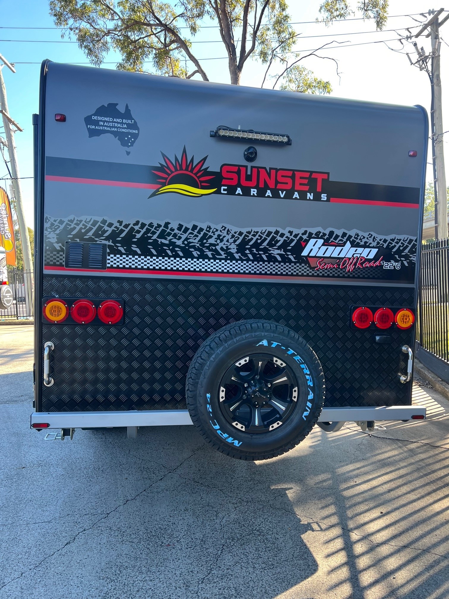 2023 Sunset Rodeo Semi Off-Road 21ft6 With Large Side Club Lounge