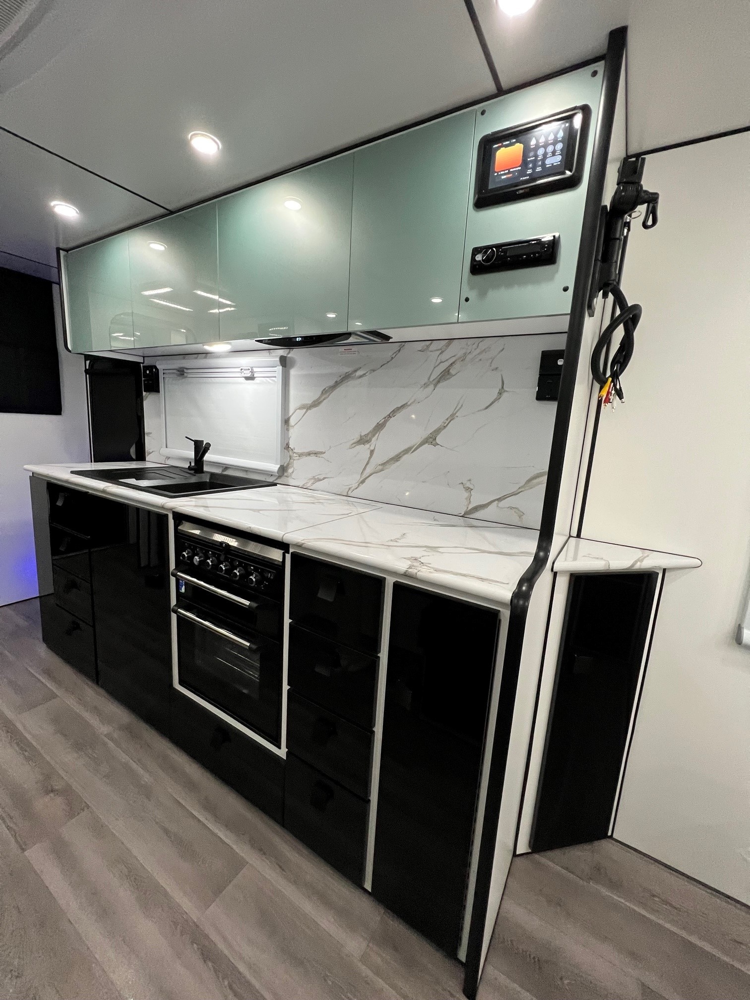 2023 Sunset Rodeo Semi Off-Road 21ft6 With Large Side Club Lounge