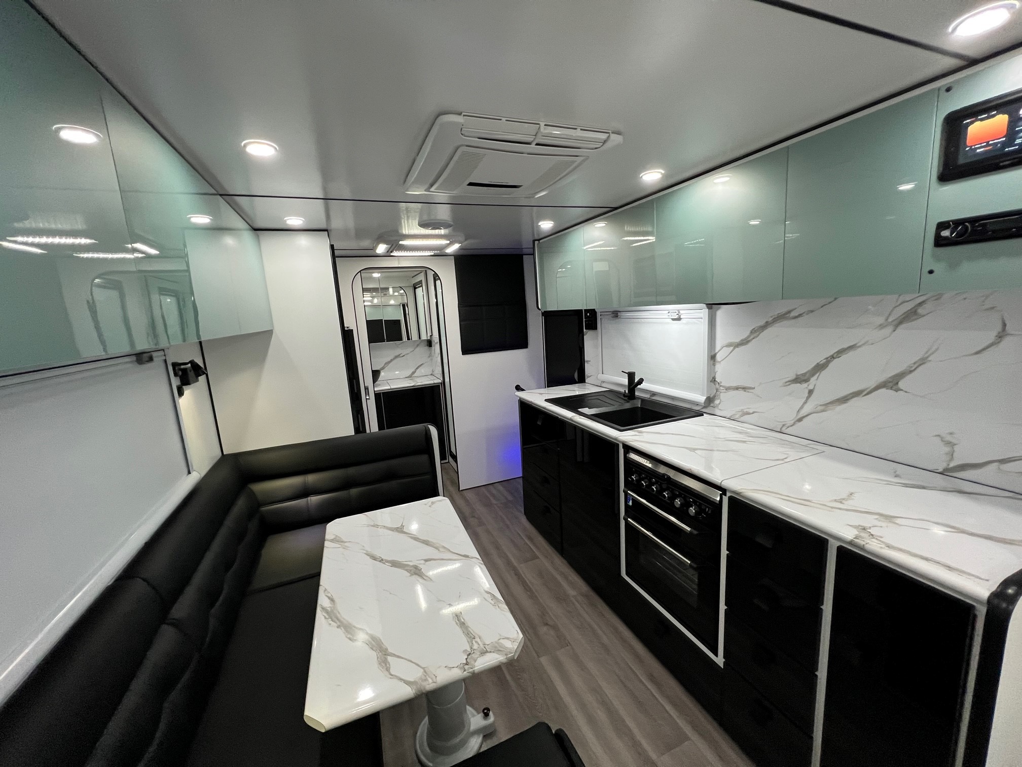 2023 Sunset Rodeo Semi Off-Road 21ft6 With Large Side Club Lounge