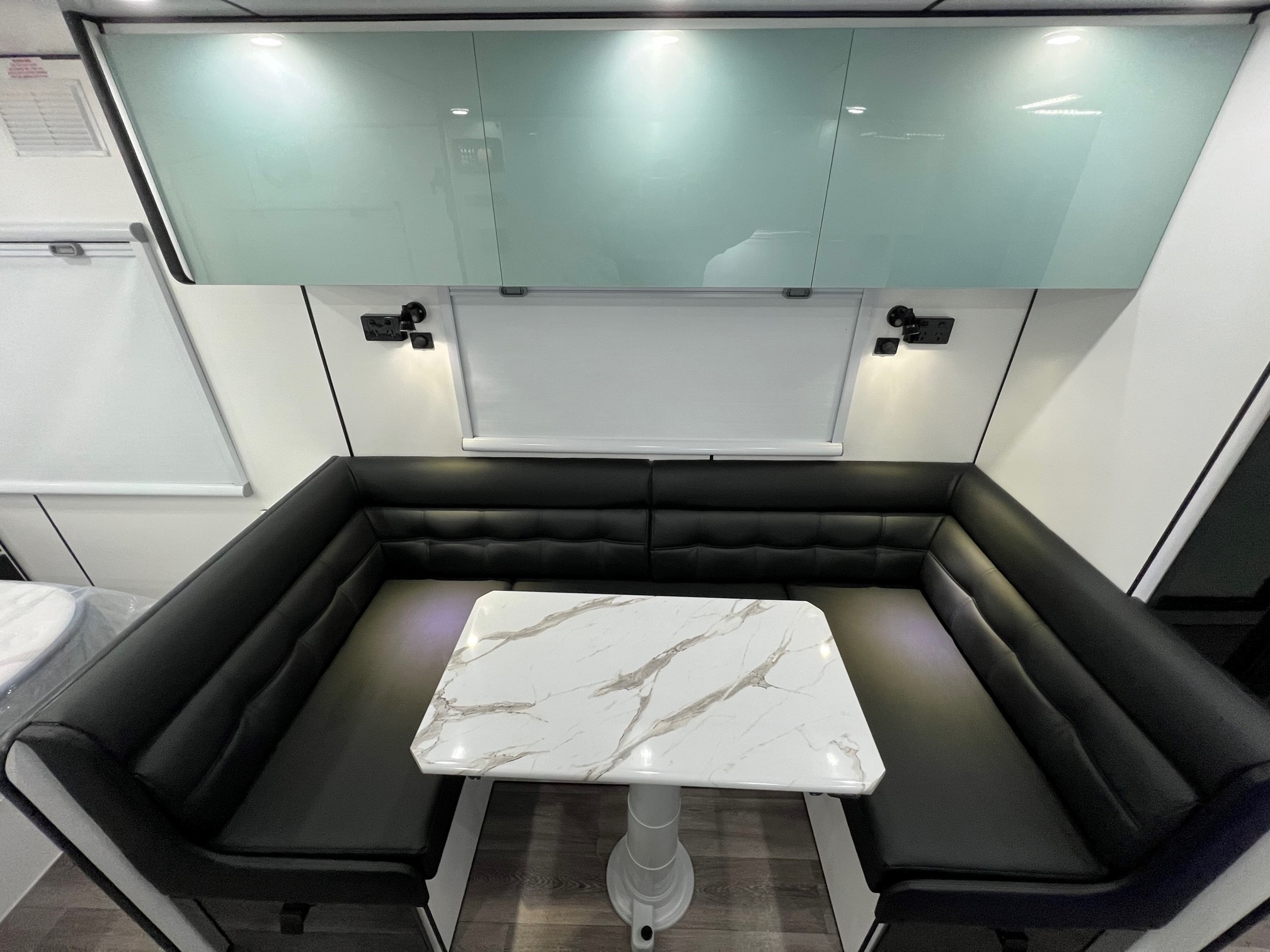 2023 Sunset Rodeo Semi Off-Road 21ft6 With Large Side Club Lounge