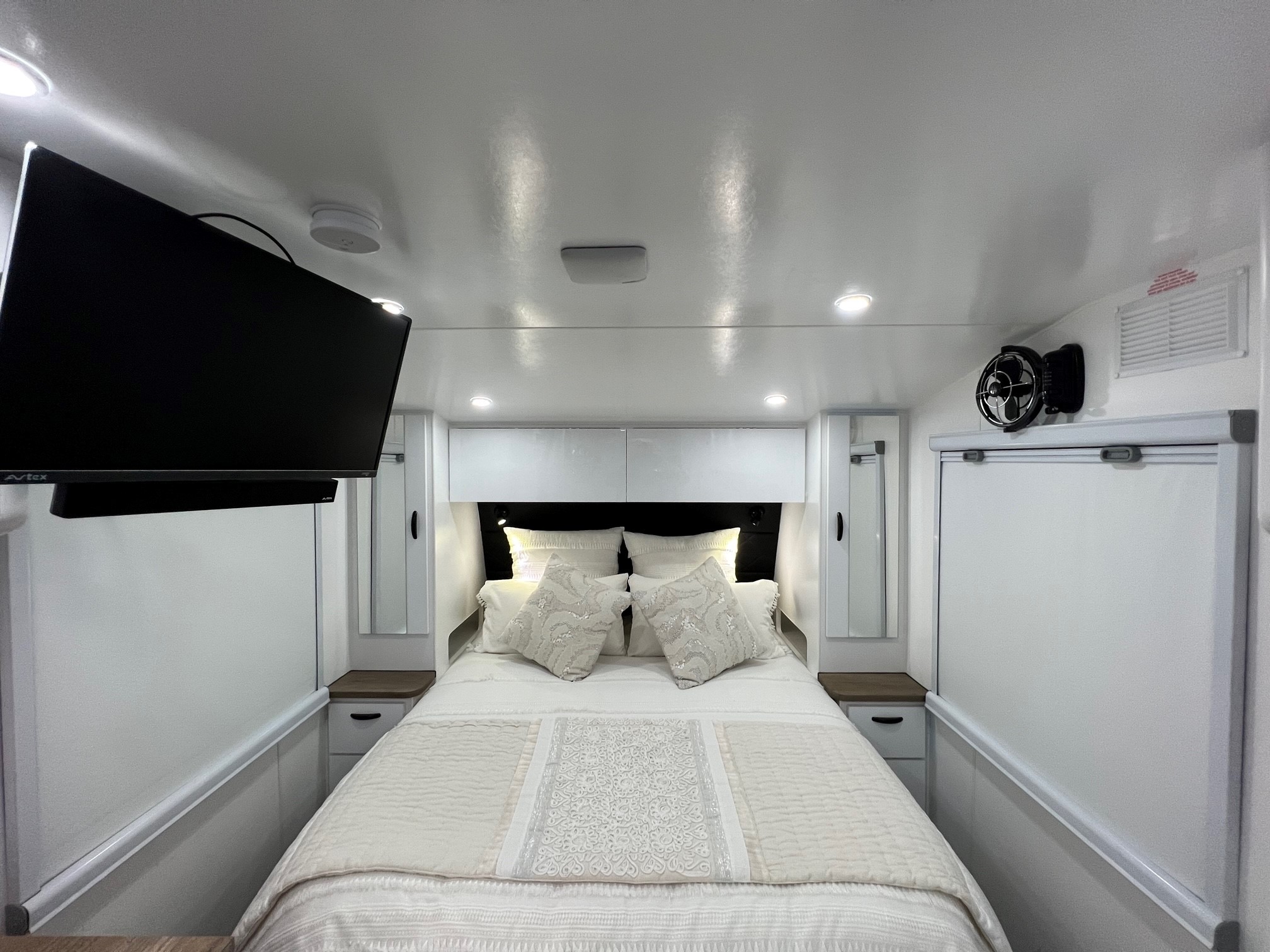 2025 21ft Offgrid Sunrise Wild Warrior Off-Road Aluminum Framed Caravan With 5000w Inverter!