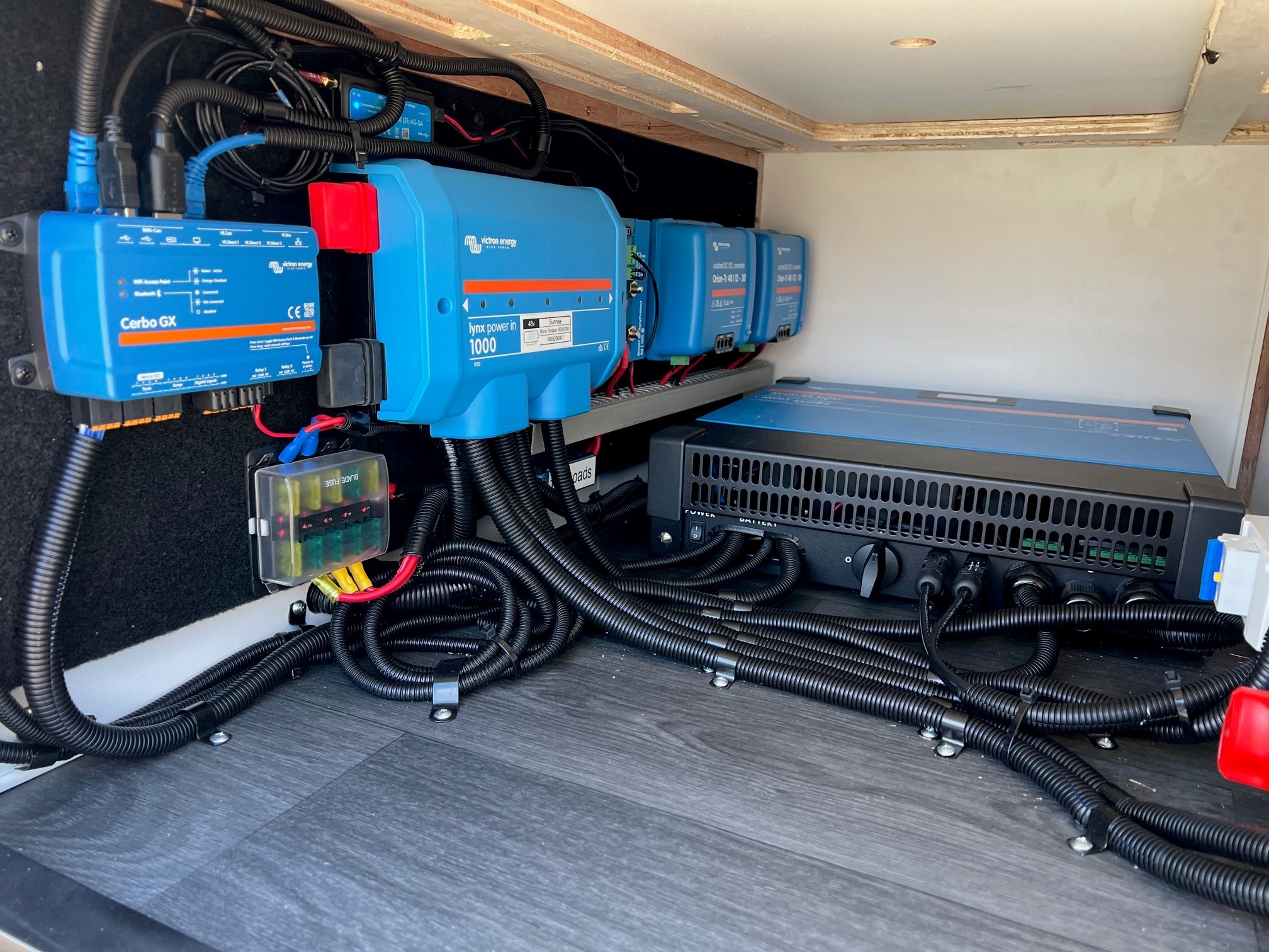 2025 21ft Offgrid Sunrise Wild Warrior Off-Road Aluminum Framed Caravan With 5000w Inverter!