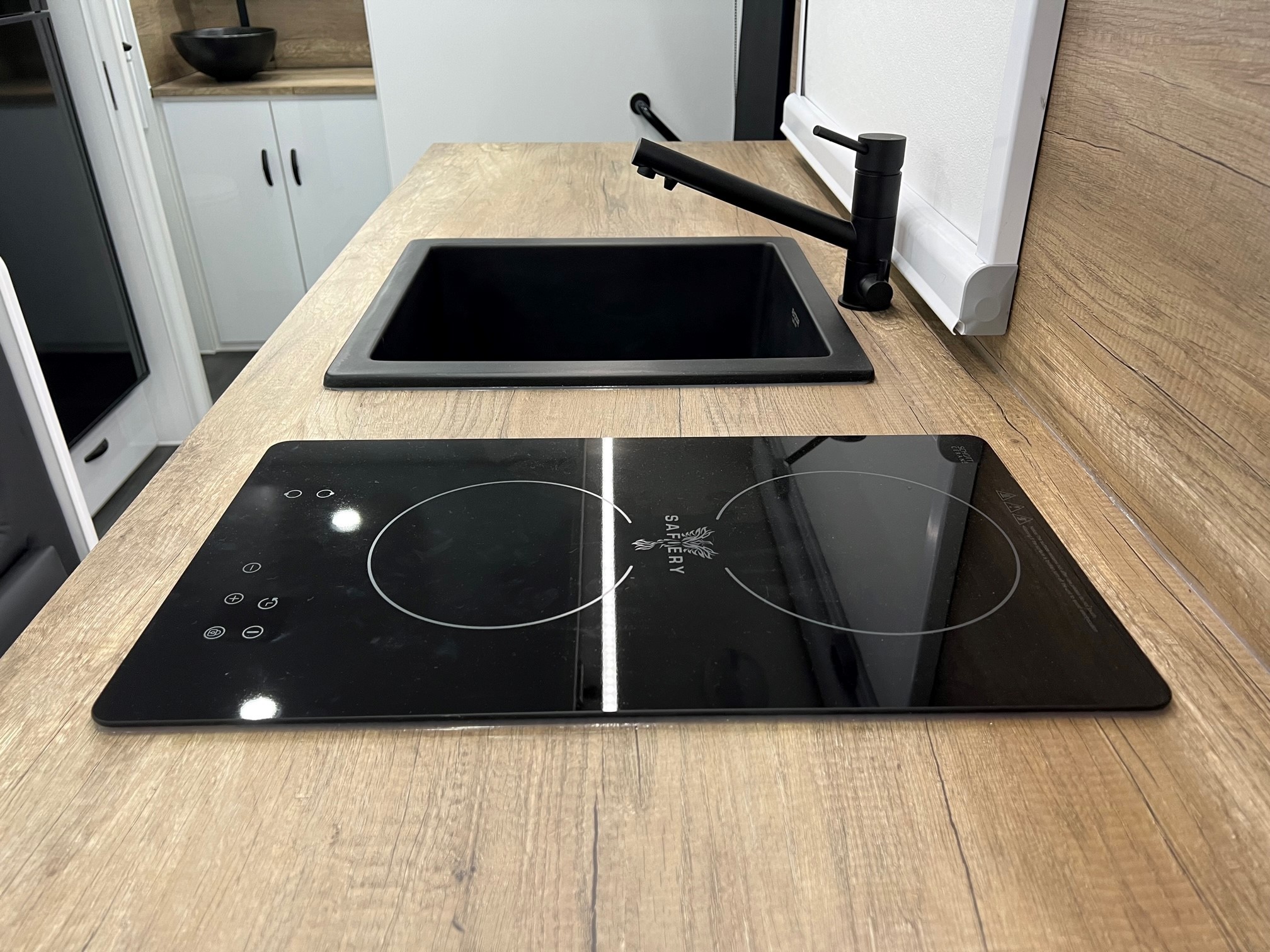 2025 21ft Offgrid Sunrise Wild Warrior Off-Road Aluminum Framed Caravan With 5000w Inverter!