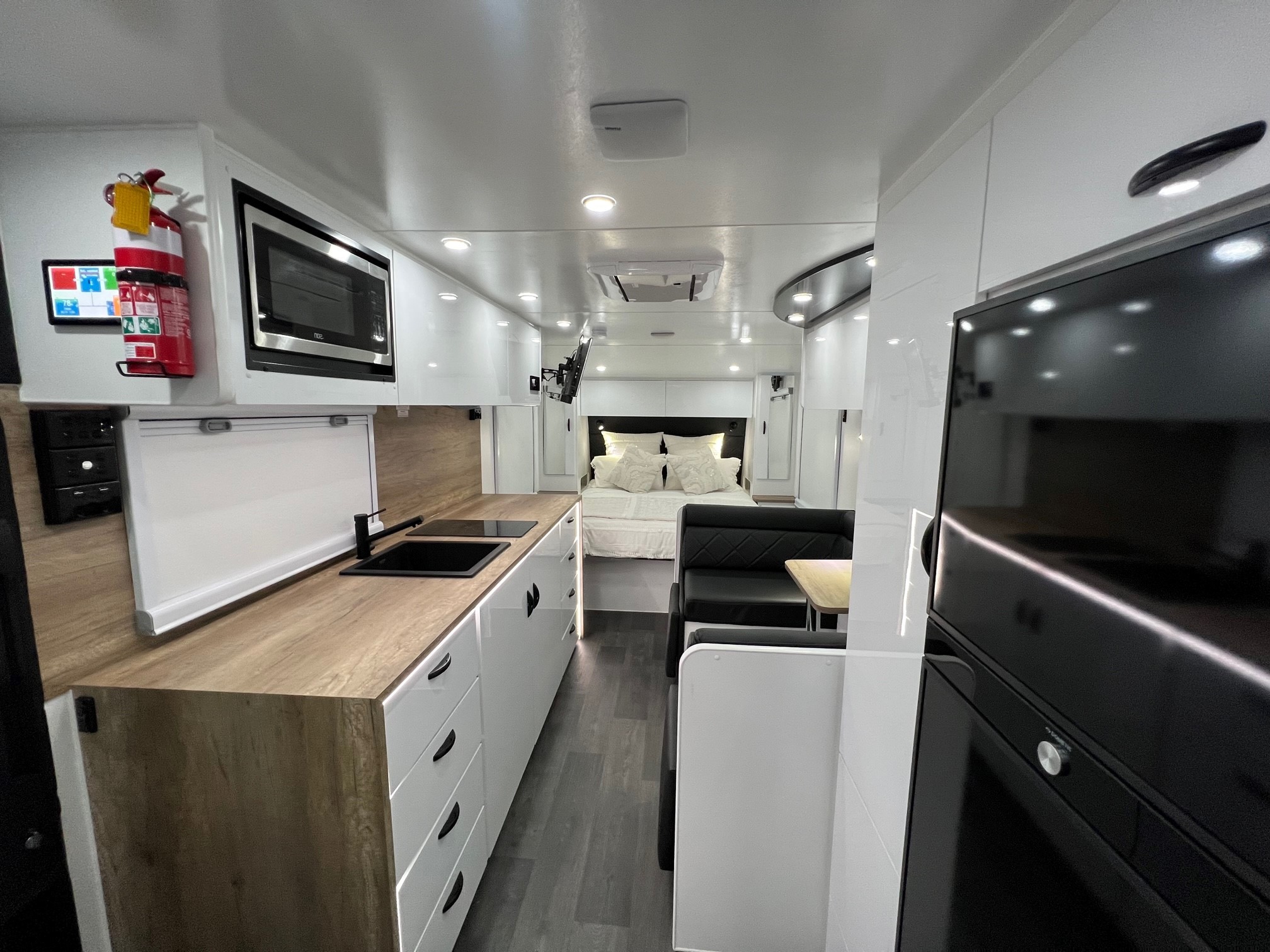 2023 21ft Offgrid Sunrise Wild Warrior Off-Road Aluminum Framed Caravan With 6000w Inverter!