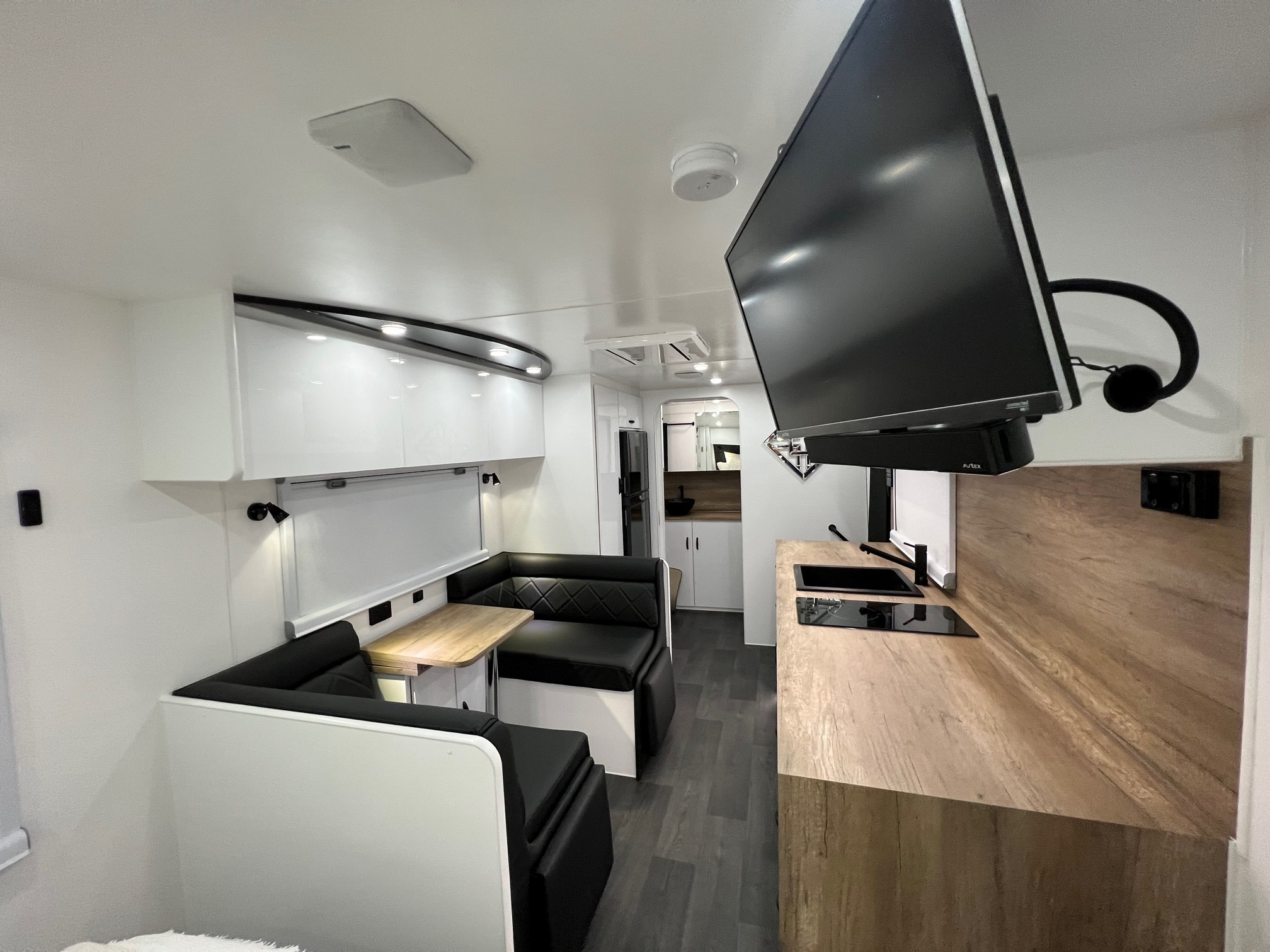 2023 21ft Offgrid Sunrise Wild Warrior Off-Road Aluminum Framed Caravan With 6000w Inverter!