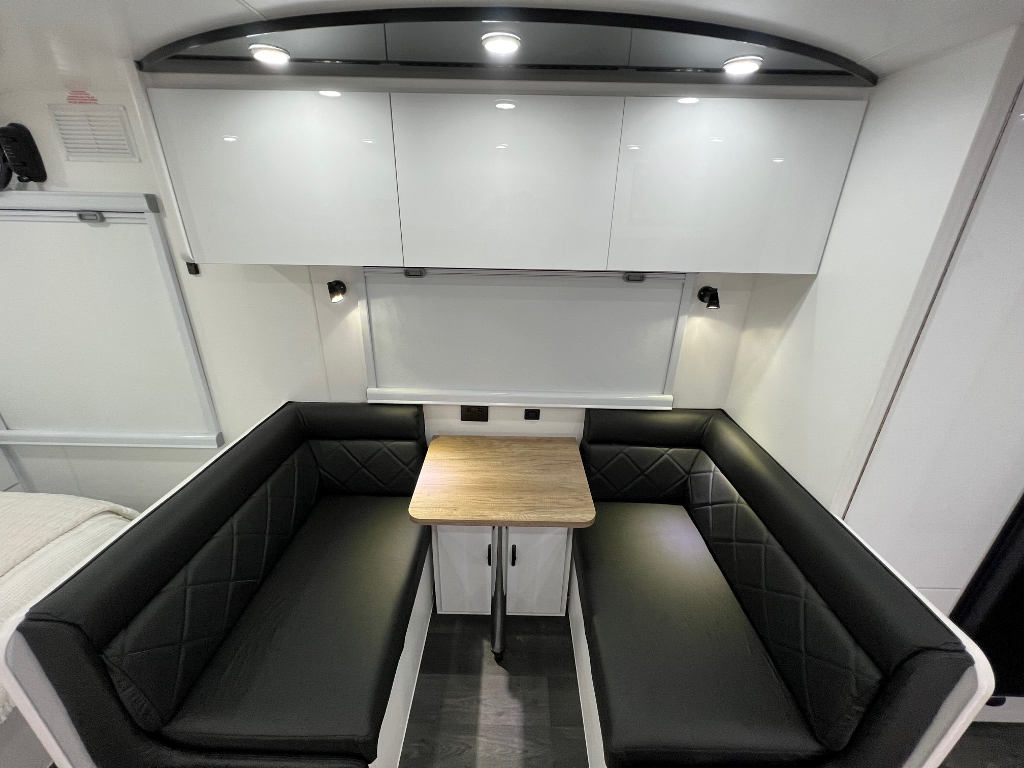 2023 21ft Offgrid Sunrise Wild Warrior Off-Road Aluminum Framed Caravan With 6000w Inverter!