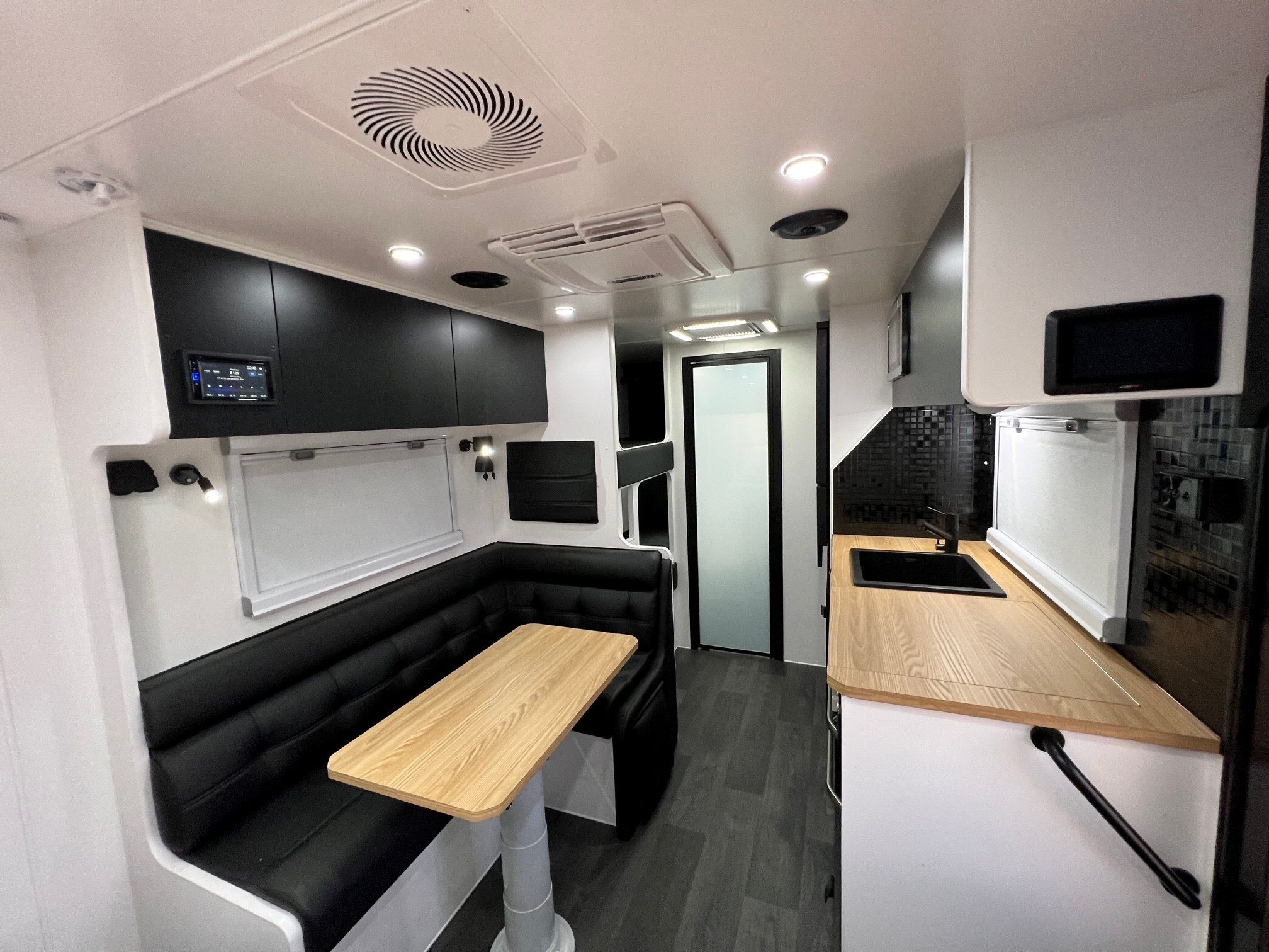 2022 Sunset Family Haven 18ft6 Off-Road Double Bunk With 400 Amp lithium Batteries & 2600W Inverter