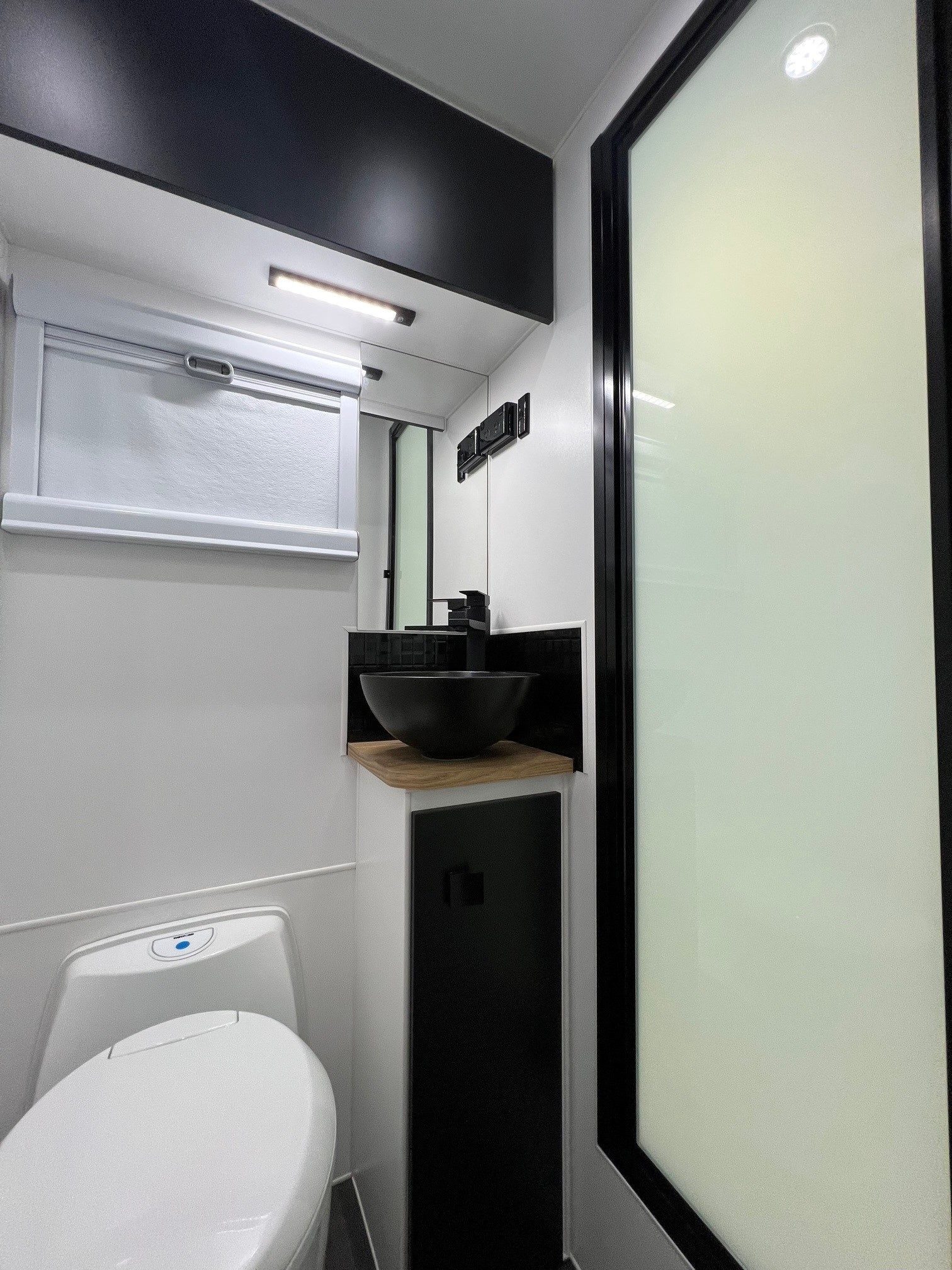 2022 Sunset Family Haven 18ft6 Off-Road Double Bunk With 400 Amp lithium Batteries & 2600W Inverter