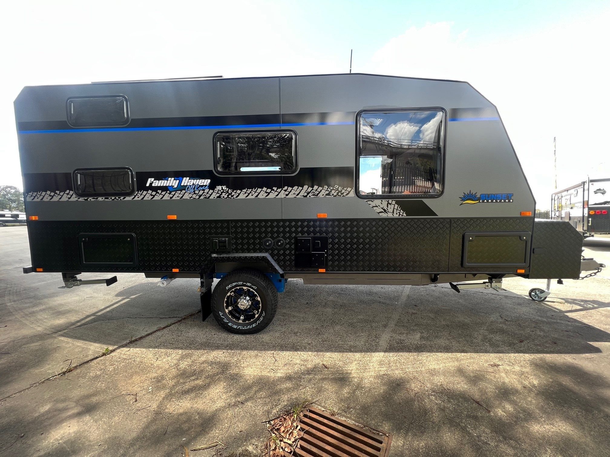 2022 Sunset Family Haven 18ft6 Off-Road Double Bunk With 400 Amp lithium Batteries & 2600W Inverter