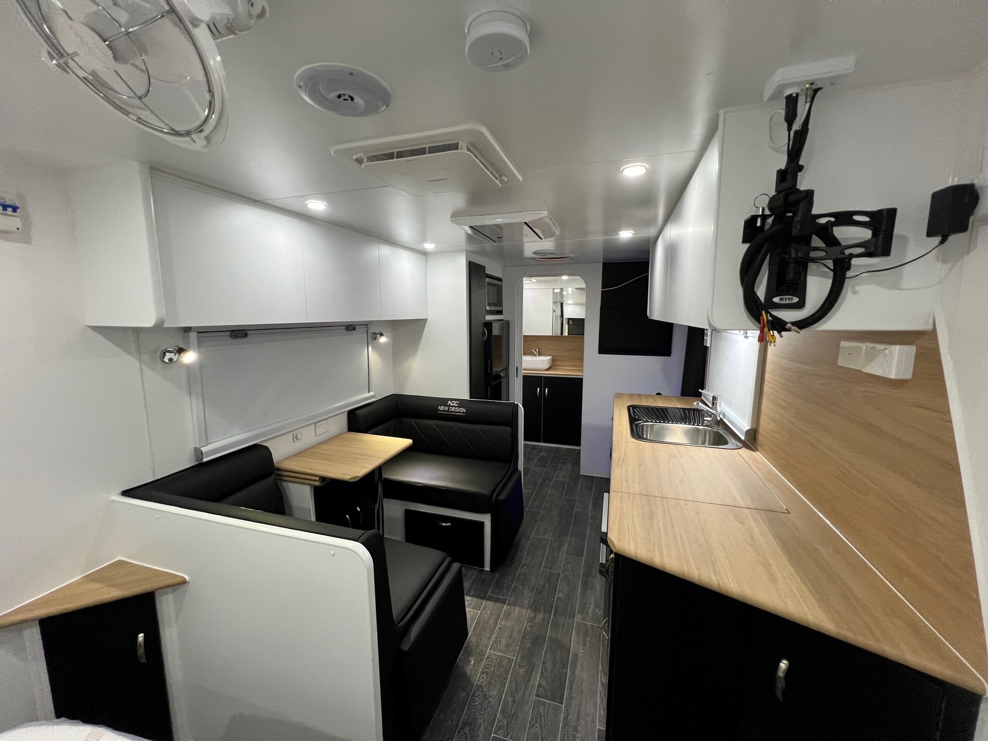 2024 New Design Expedition XL Aluminium Frame Offroad 21ft Caravan