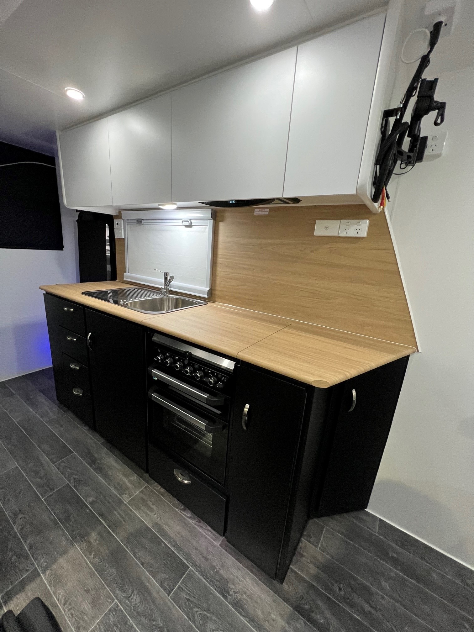 2024 New Design Expedition XL Aluminium Frame Offroad 21ft Caravan