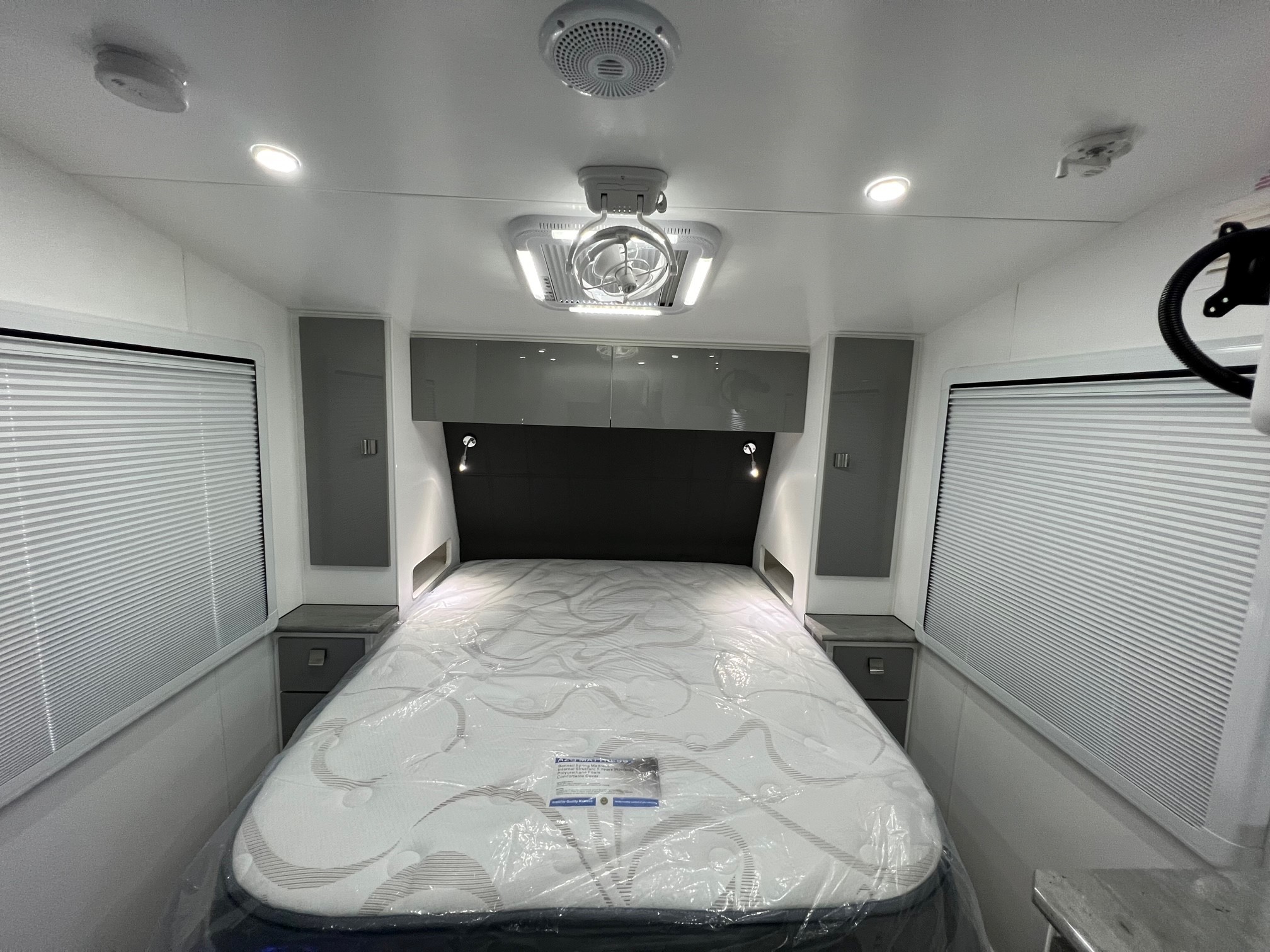 2024 New Design Family Trekker Triple Bunk offroad van