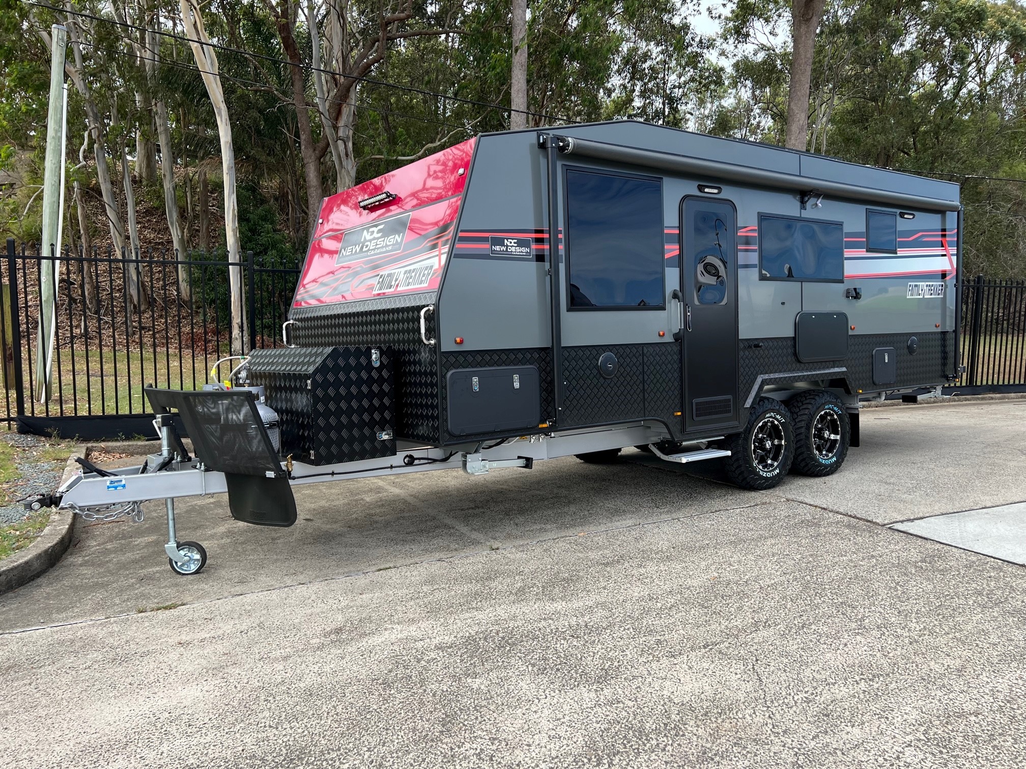 2023 New Design Family Trekker Triple Bunk offroad van