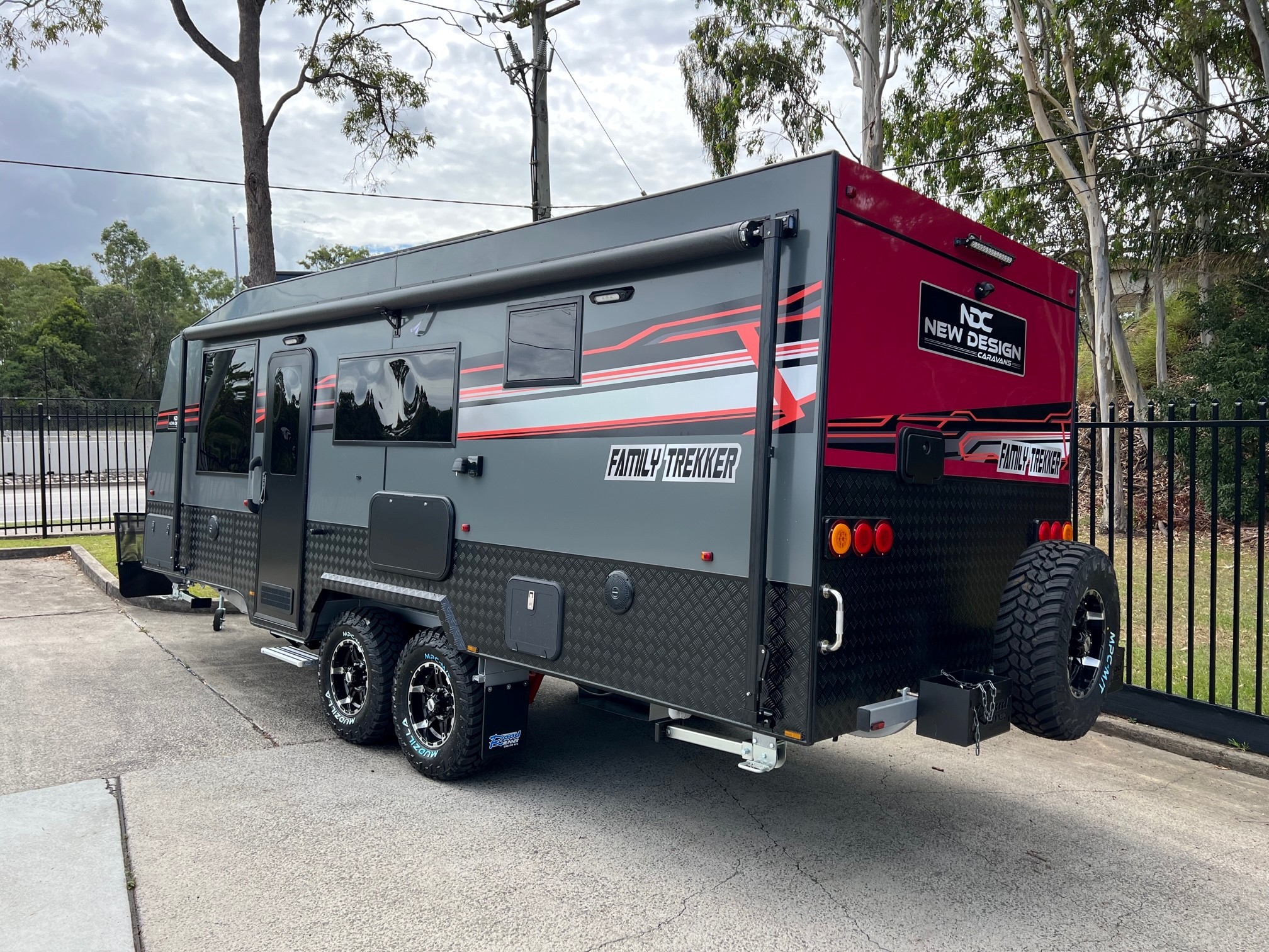 2024 New Design Family Trekker Triple Bunk offroad van