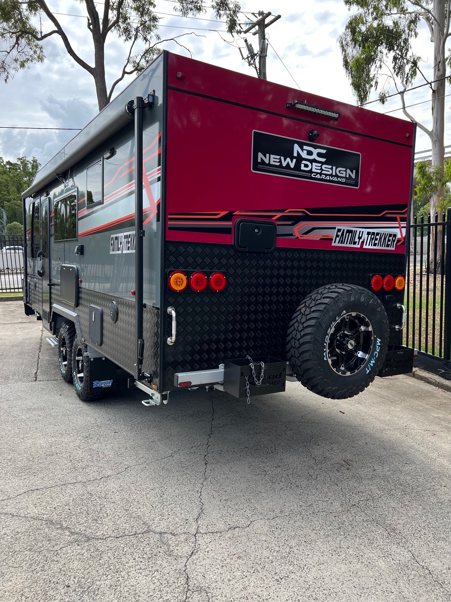 2024 New Design Family Trekker Triple Bunk offroad van