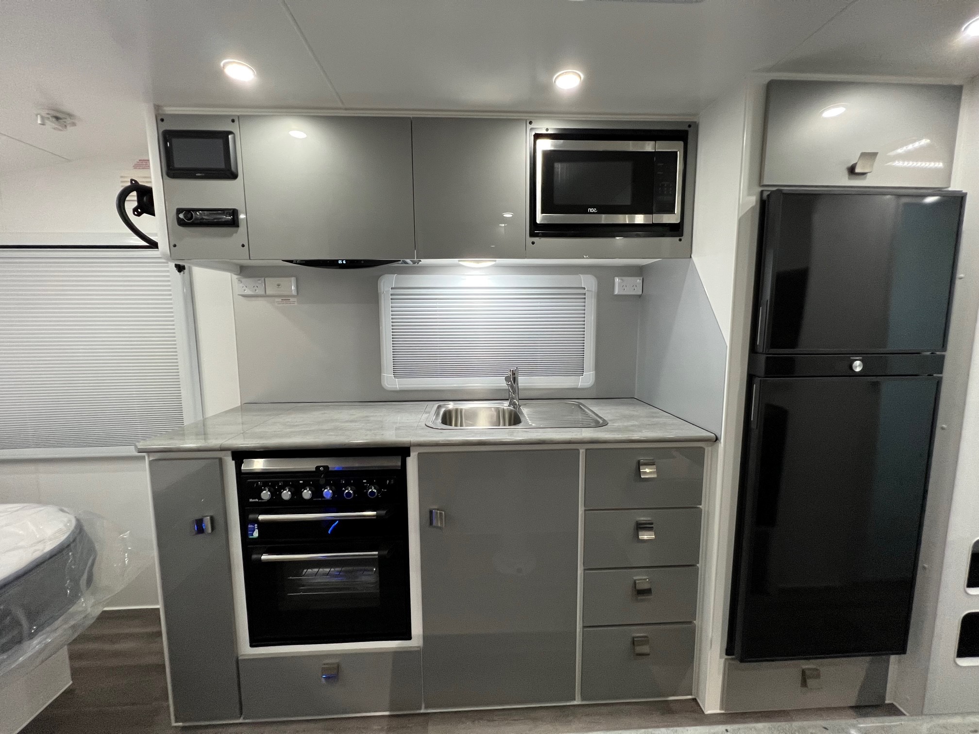 2024 New Design Family Trekker Triple Bunk offroad van