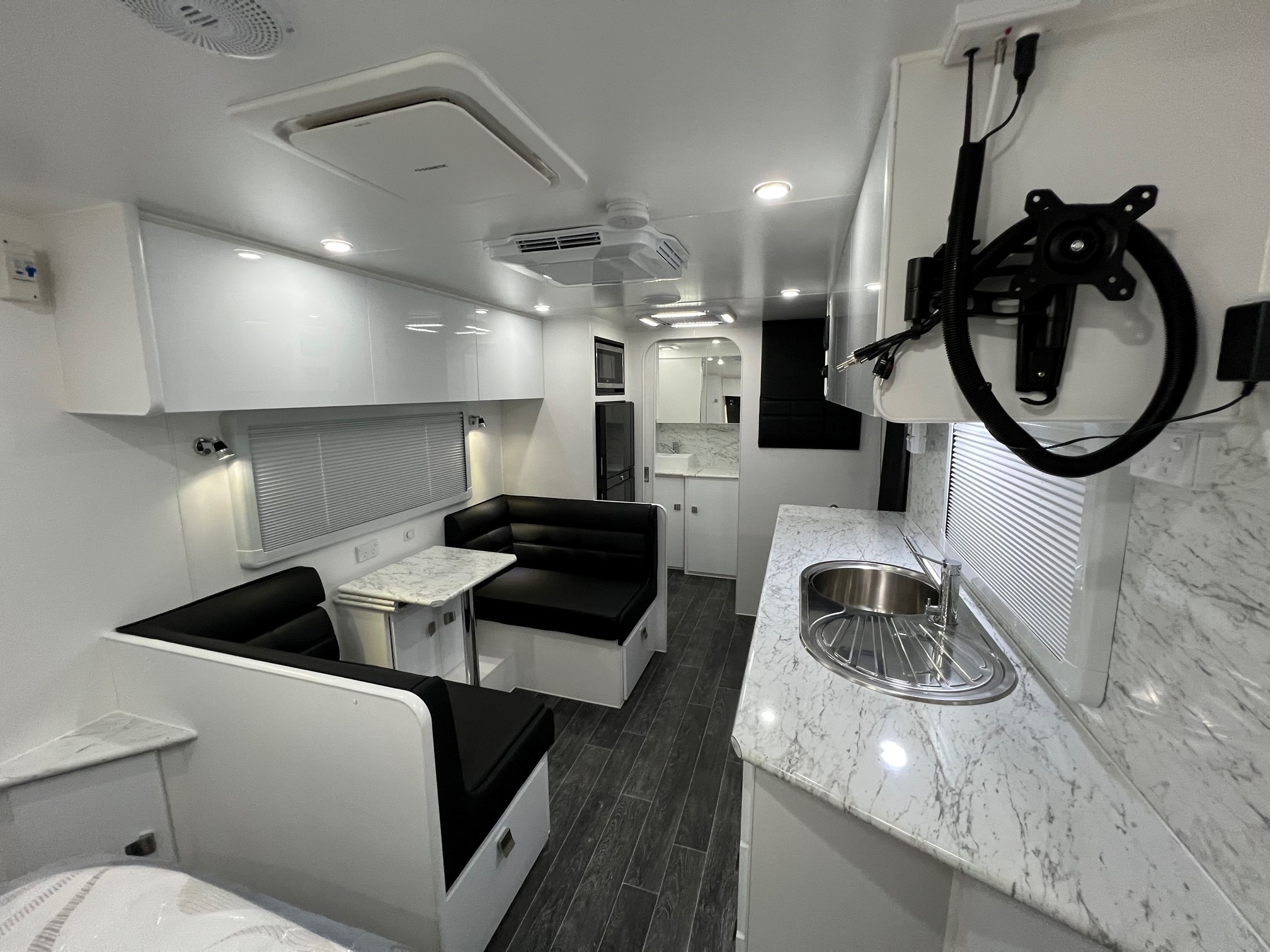 2023 New Design Expedition XL 19ft8 Offroad Caravan