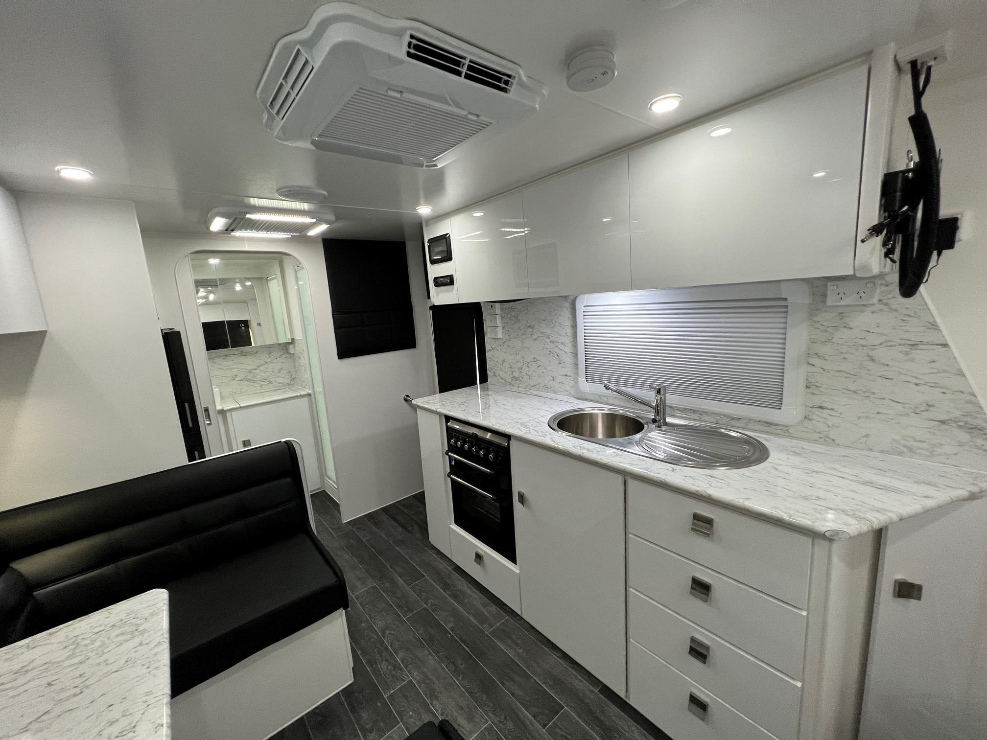 2023 New Design Expedition XL 19ft8 Offroad Caravan