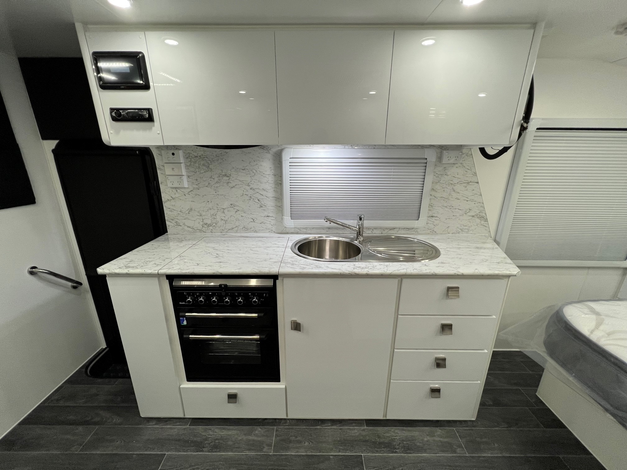 2023 New Design Expedition XL 19ft8 Offroad Caravan