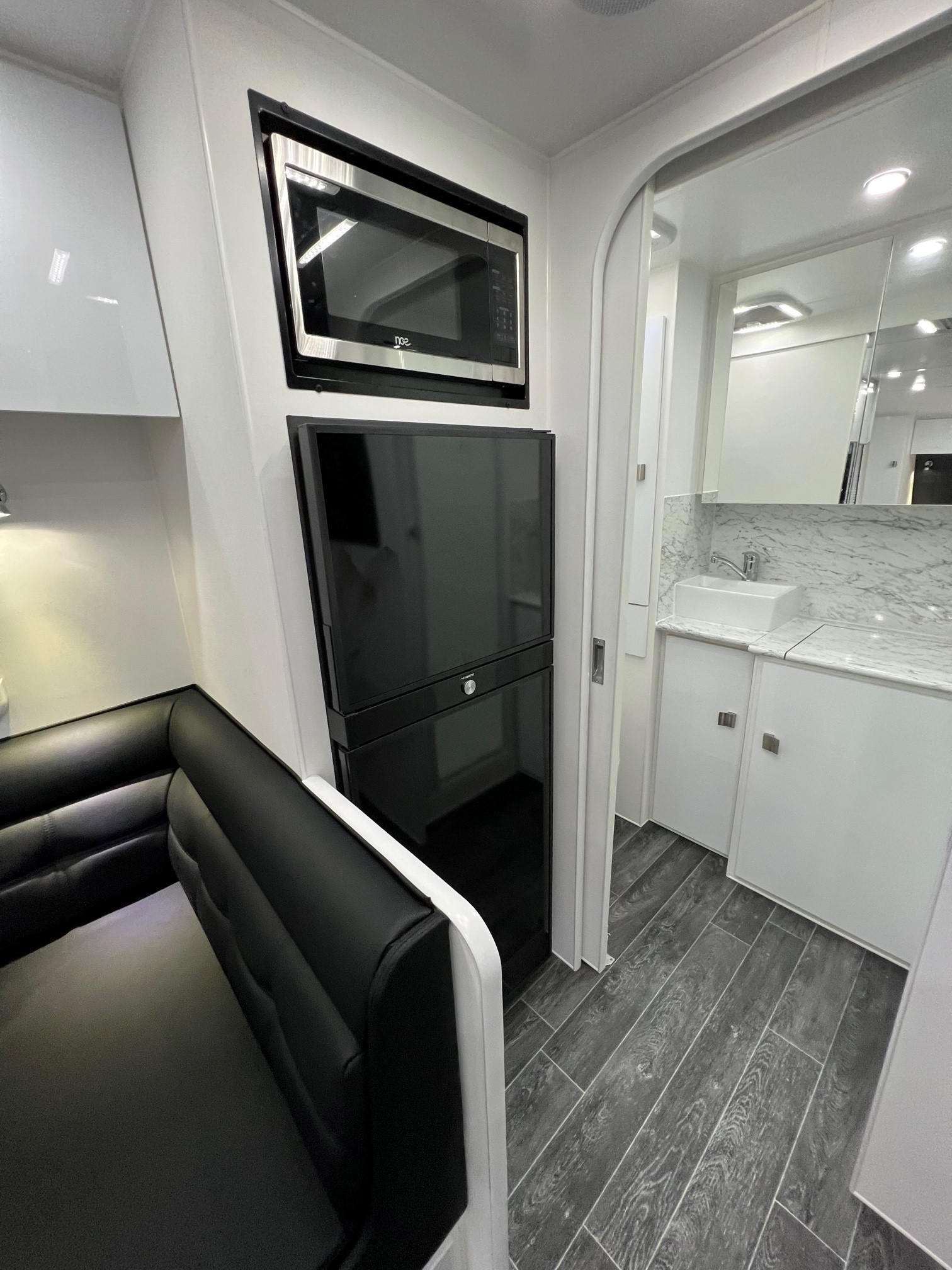 2023 New Design Expedition XL 19ft8 Offroad Caravan