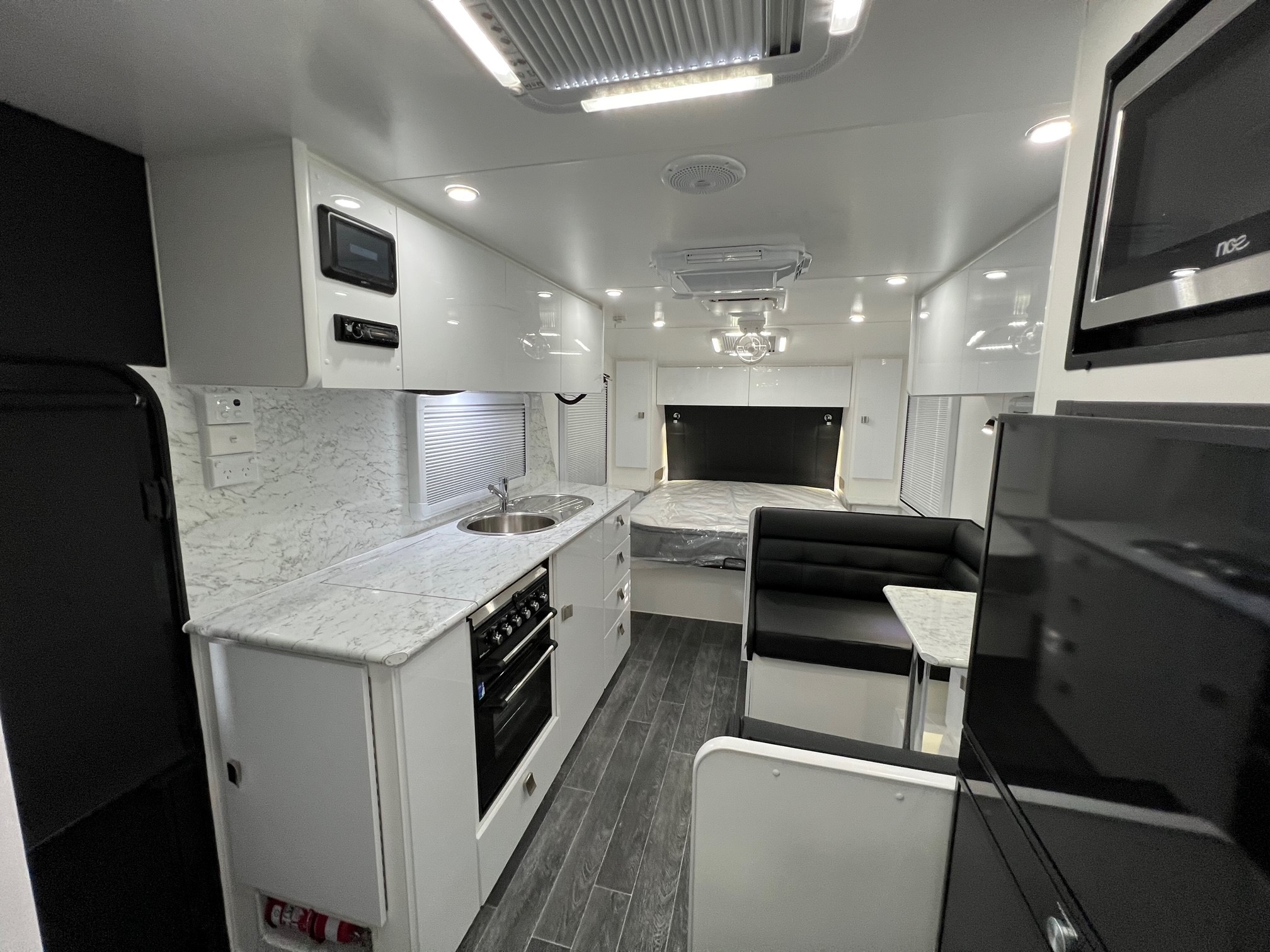 2023 New Design Expedition XL 19ft8 Offroad Caravan