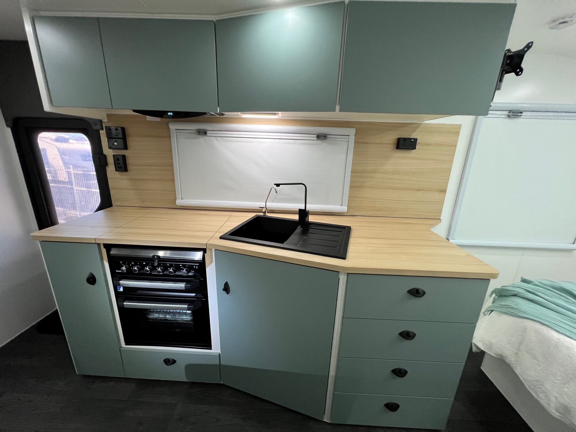 2024 Auswide 20ft6 Offroad Couples Van With Truss Chassis