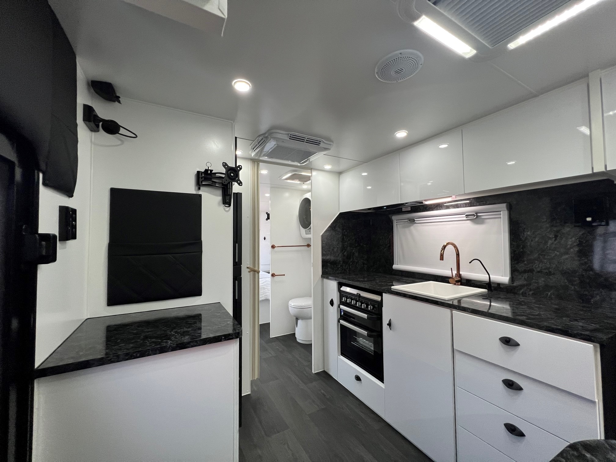 2024 Auswide 20ft6 Offroad New Model Rear Club Lounge With Truss Chassis