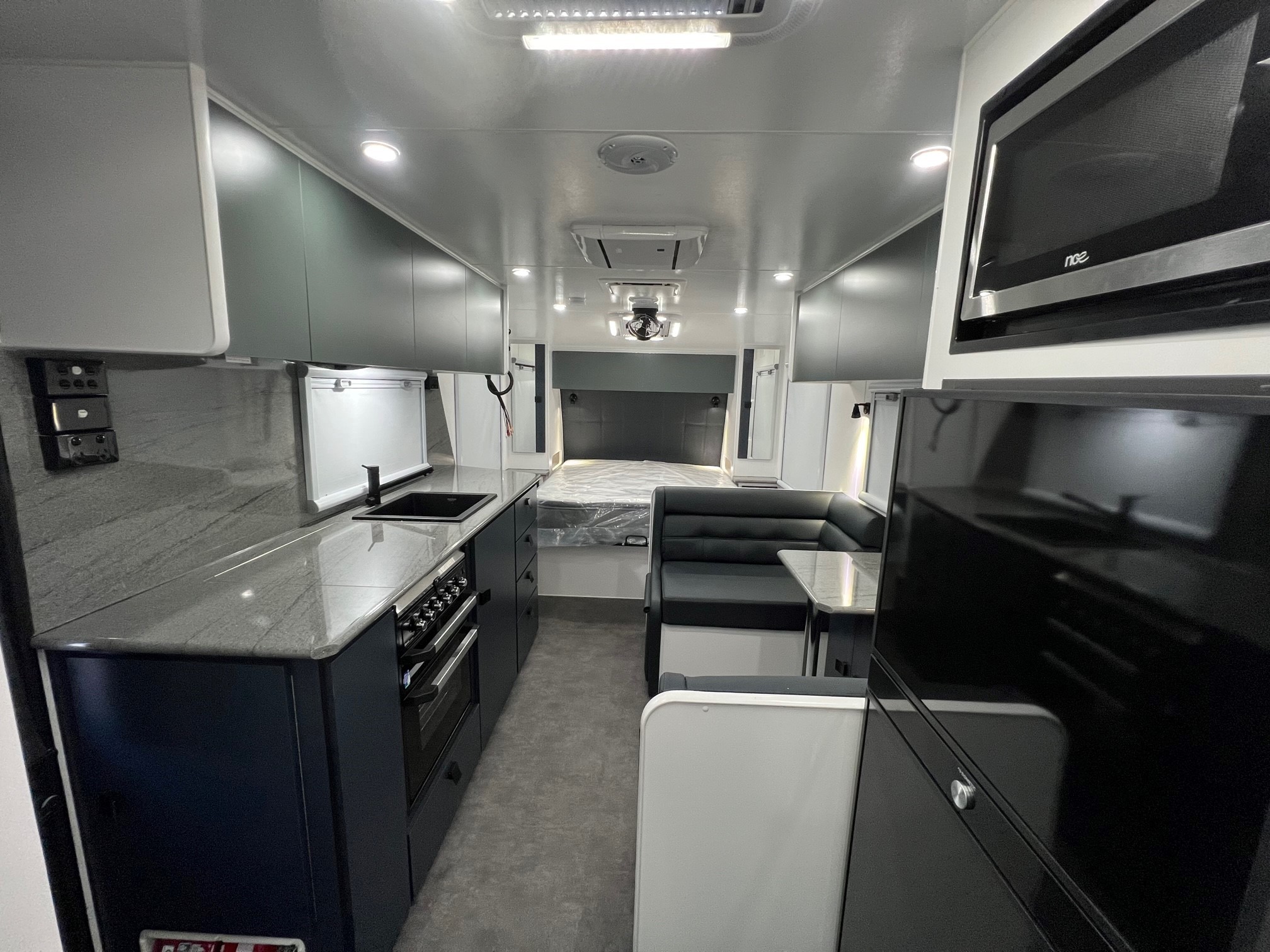 2024 New Design Expedition XL Aluminum Frame 19ft8 Offroad Caravan With TIG Welded Roof