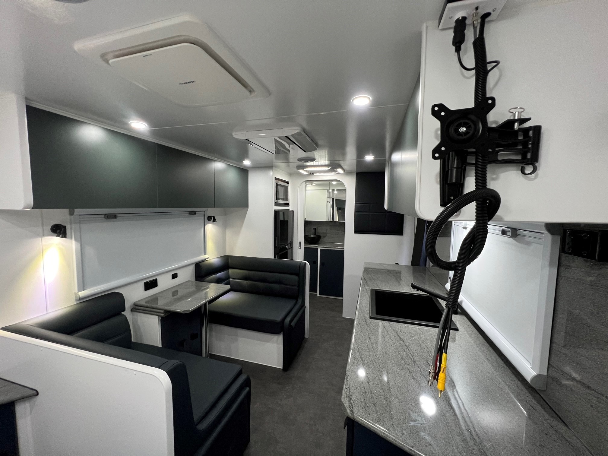 2024 New Design Expedition XL Aluminum Frame 19ft8 Offroad Caravan With TIG Welded Roof