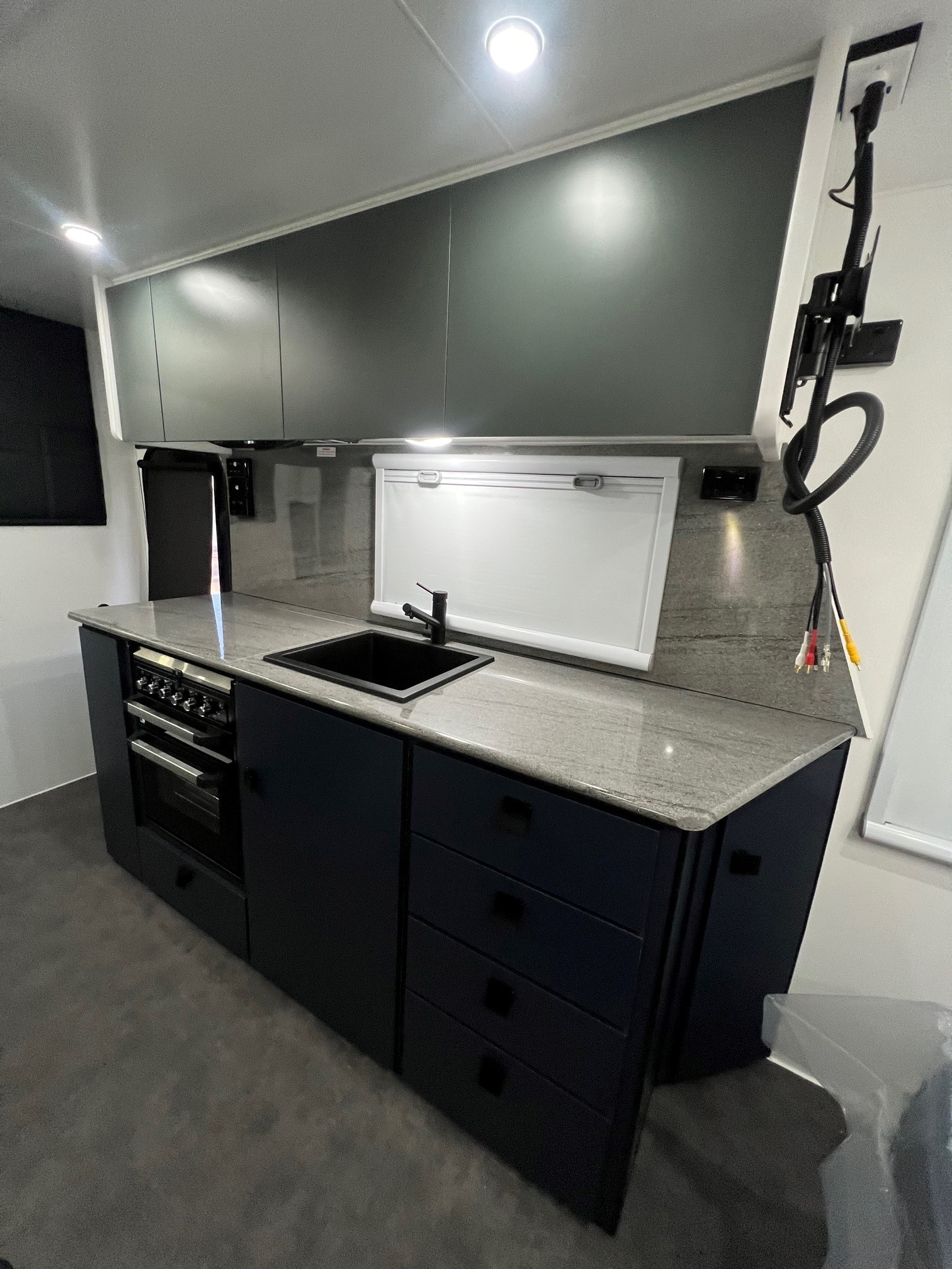 2024 New Design Expedition XL Aluminum Frame 19ft8 Offroad Caravan With TIG Welded Roof