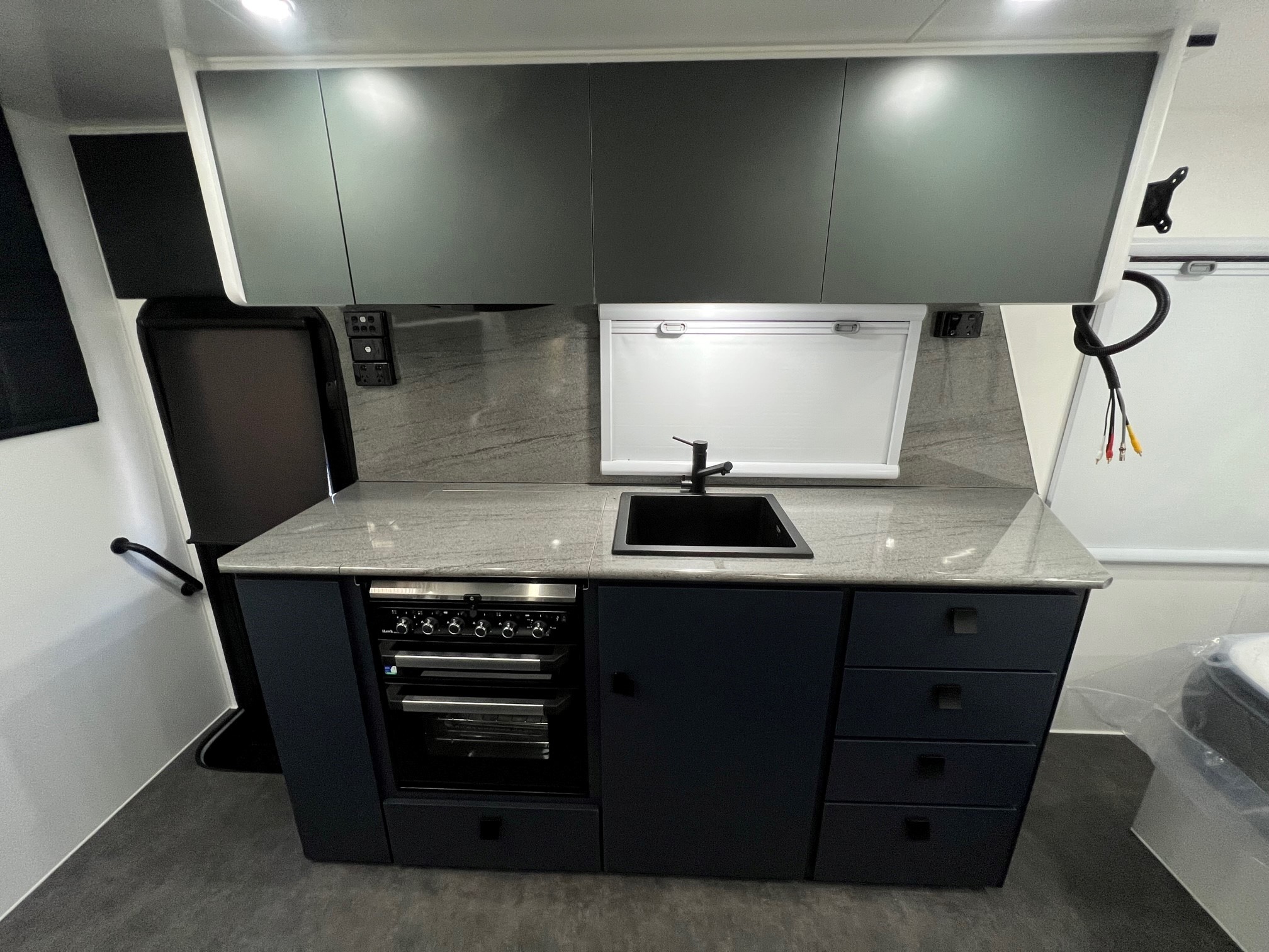 2024 New Design Expedition XL Aluminum Frame 19ft8 Offroad Caravan With TIG Welded Roof