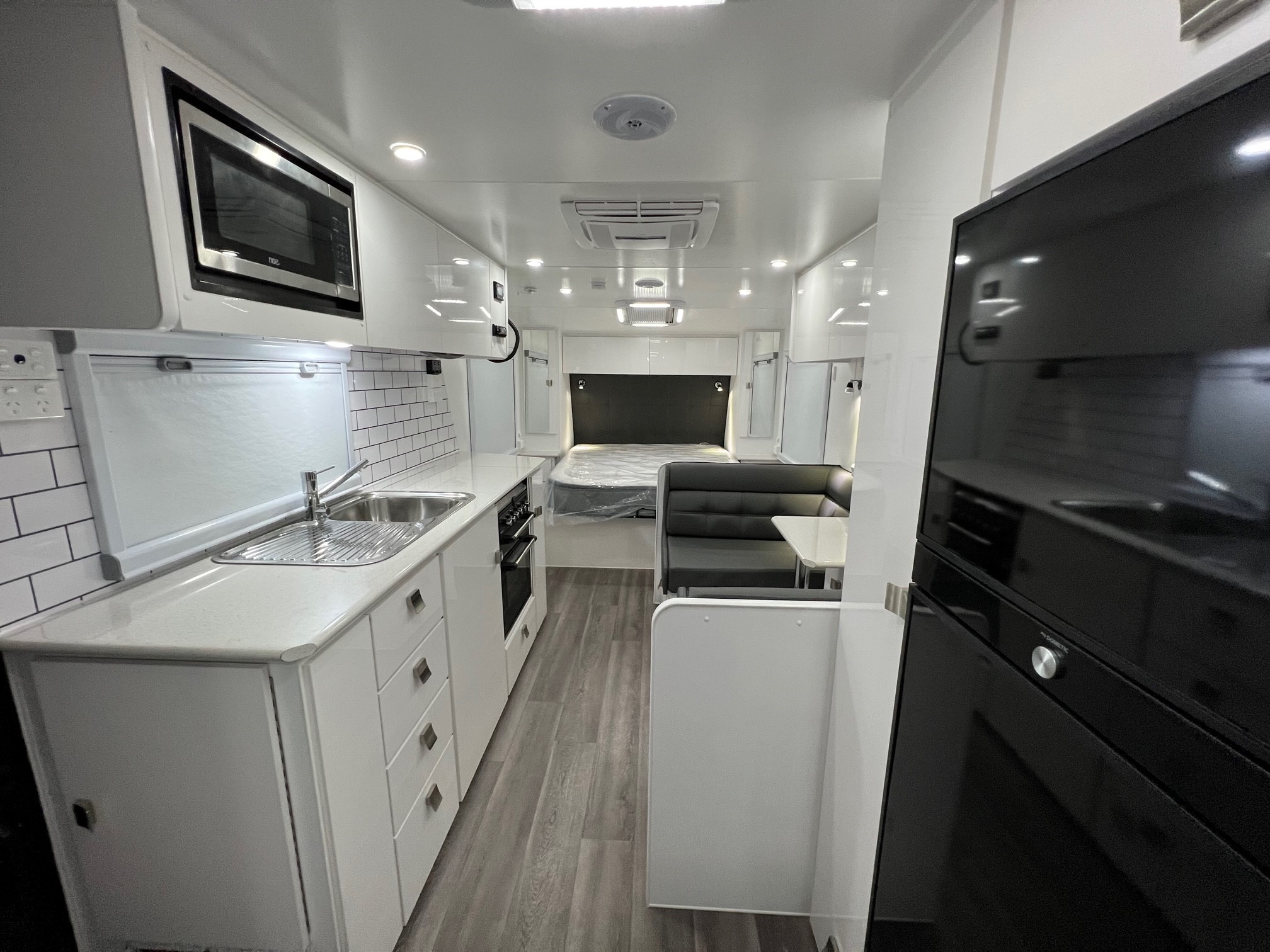 2023 New Design Westbourne 21ft Semi Off-Road Caravan