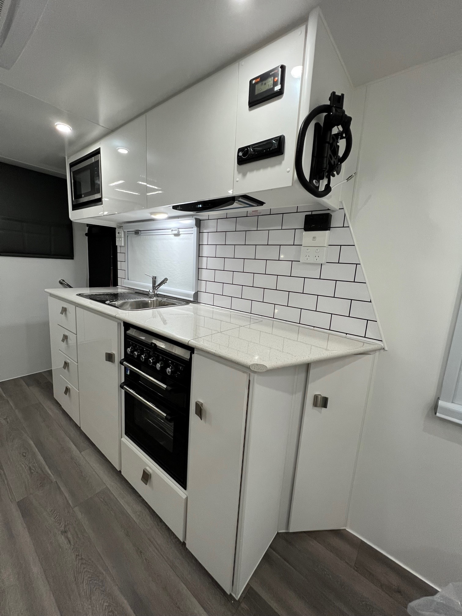 2023 New Design Westbourne 21ft Semi Off-Road Caravan