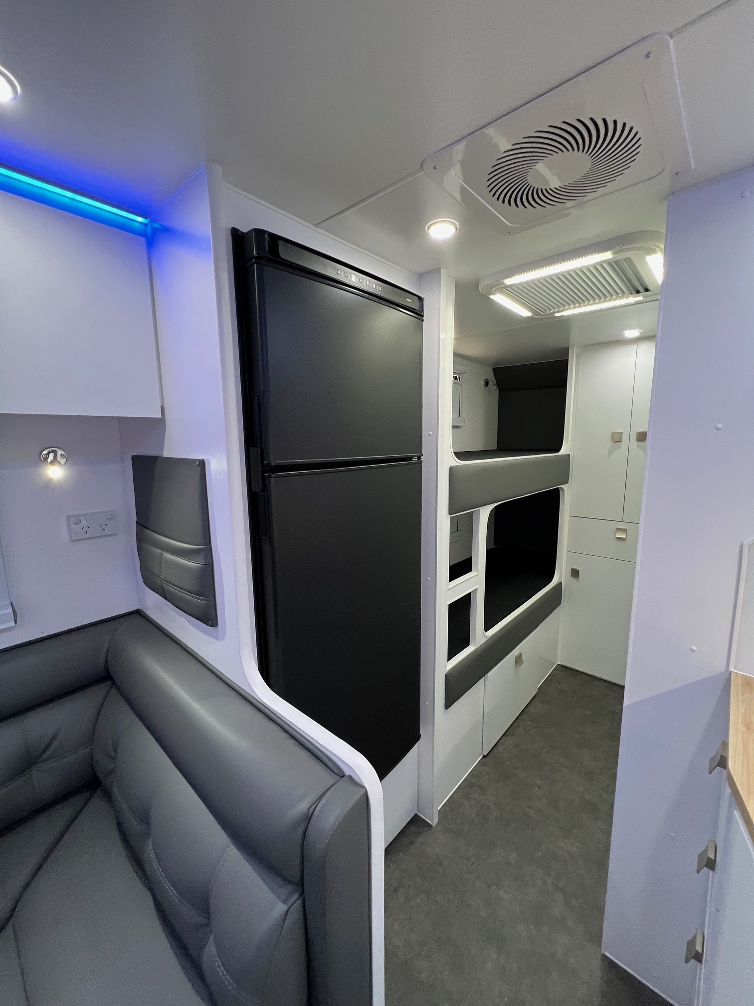 21ft6 NXT STOP That Flazon Family Sunset Off-Road Family Horizon Double Bunk Offroad Caravan