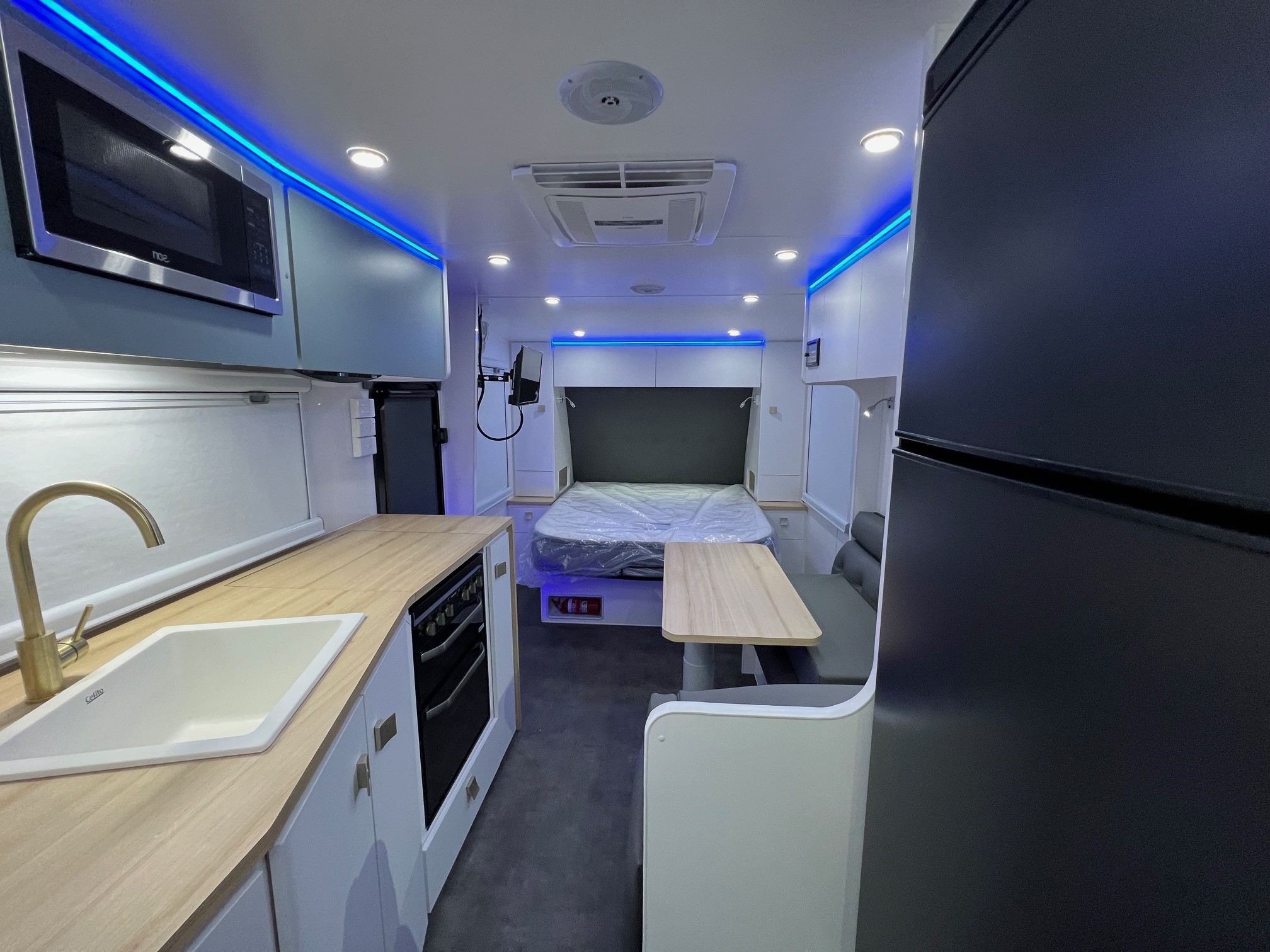 21ft6 NXT STOP That Flazon Family Sunset Off-Road Family Horizon Double Bunk Offroad Caravan