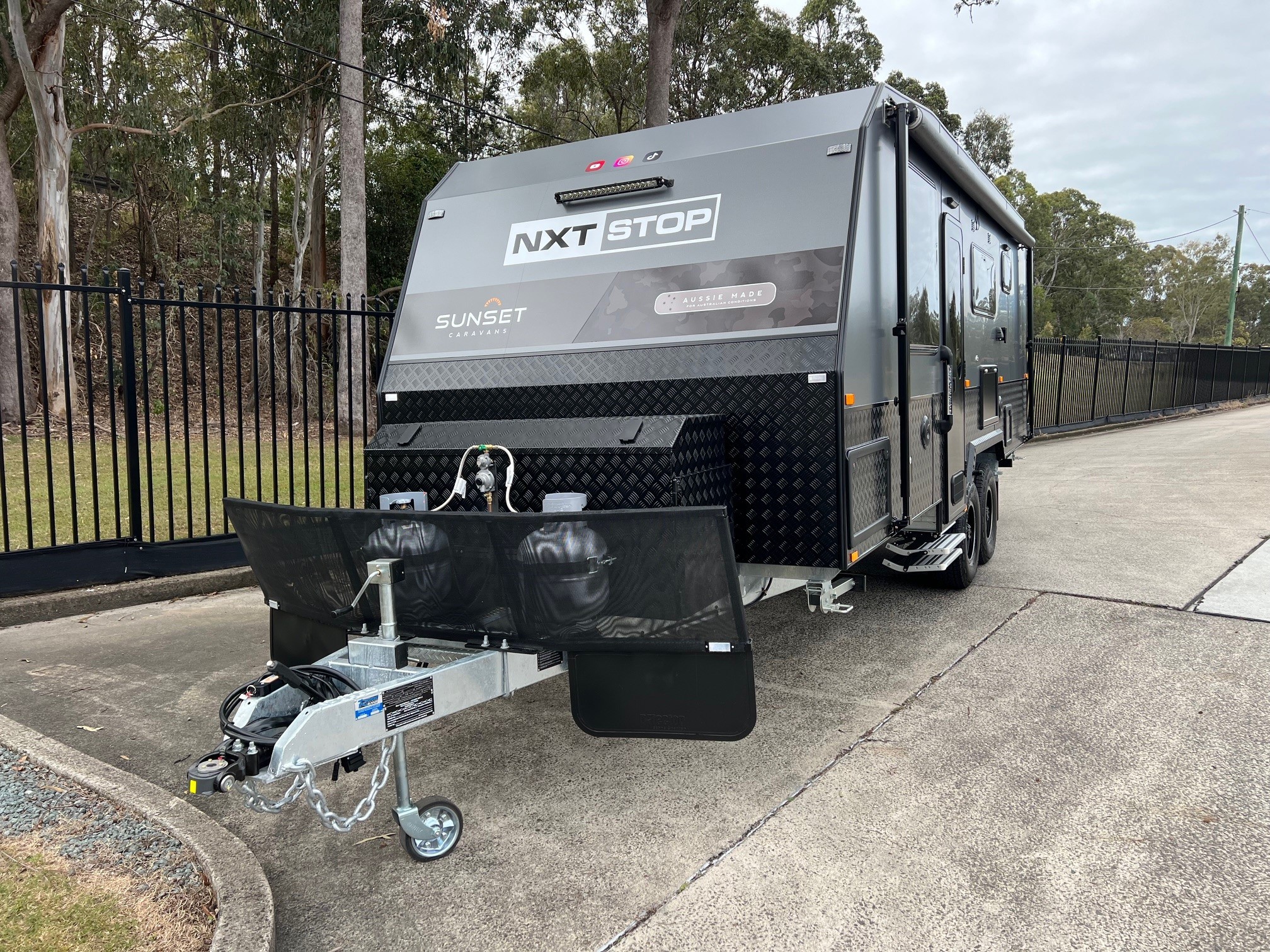 21ft6 NXT STOP That Flazon Family Sunset Off-Road Family Horizon Double Bunk Offroad Caravan