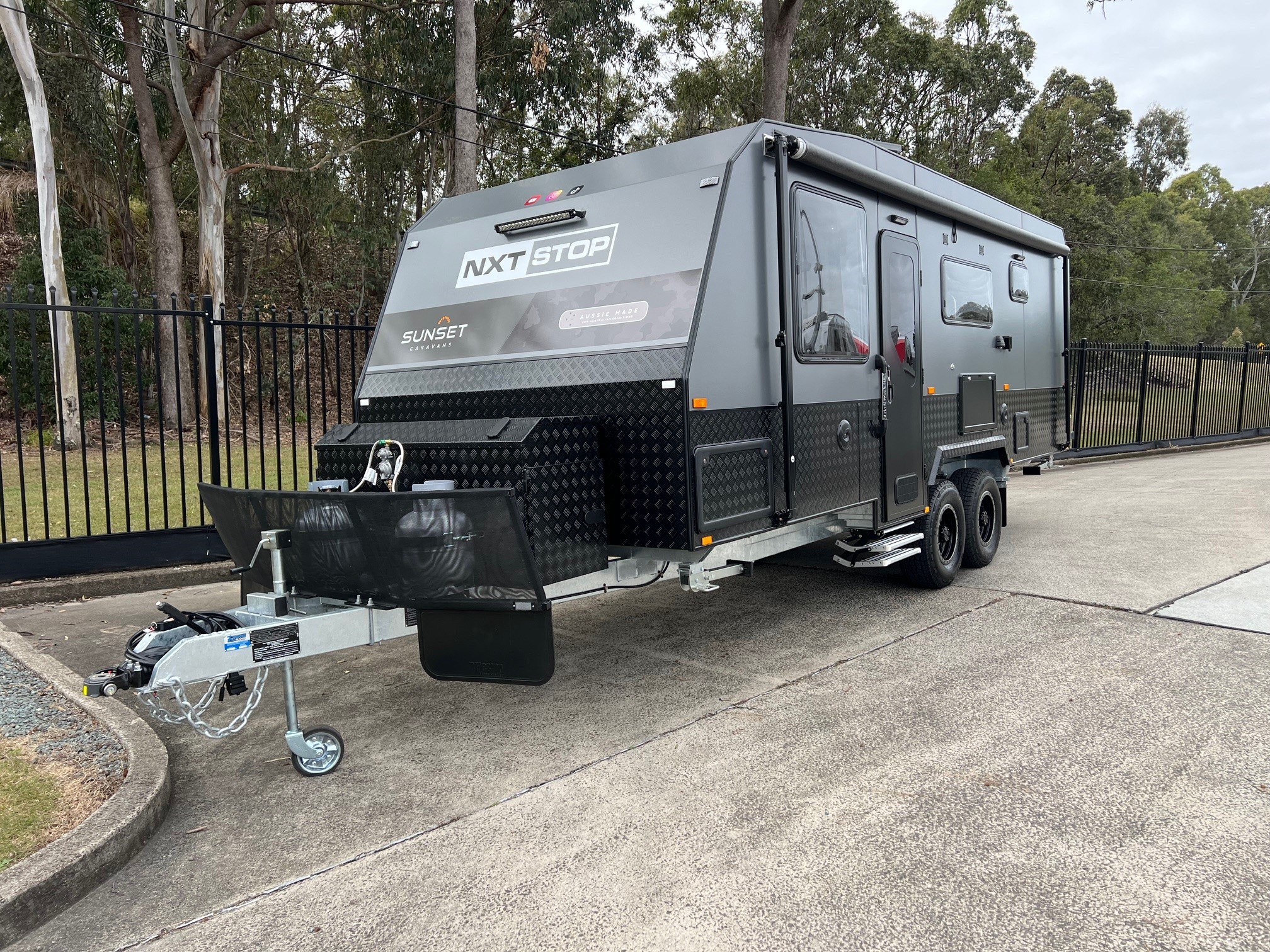 21ft6 NXT STOP That Flazon Family Sunset Off-Road Family Horizon Double Bunk Offroad Caravan