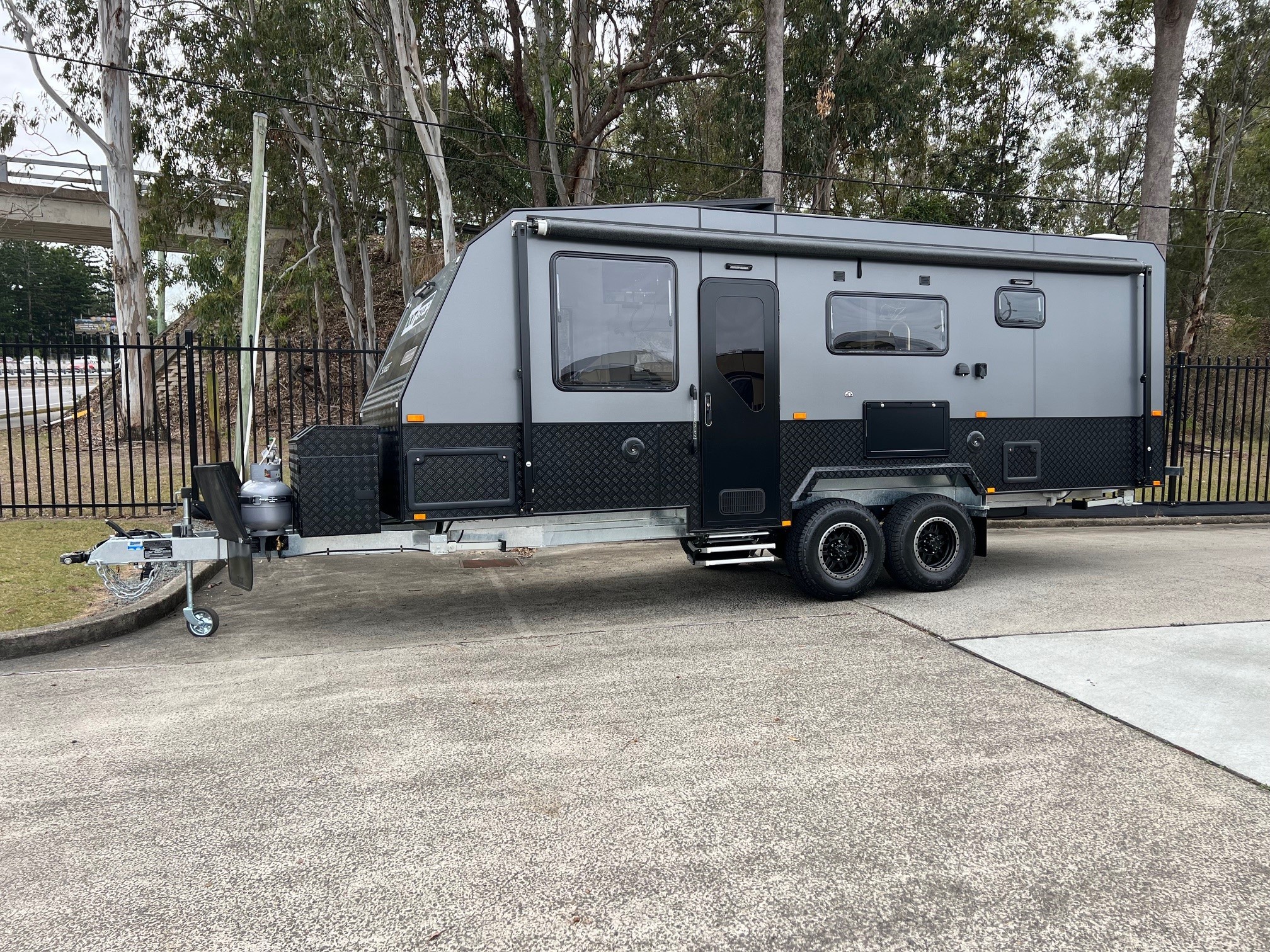 21ft6 NXT STOP That Flazon Family Sunset Off-Road Family Horizon Double Bunk Offroad Caravan