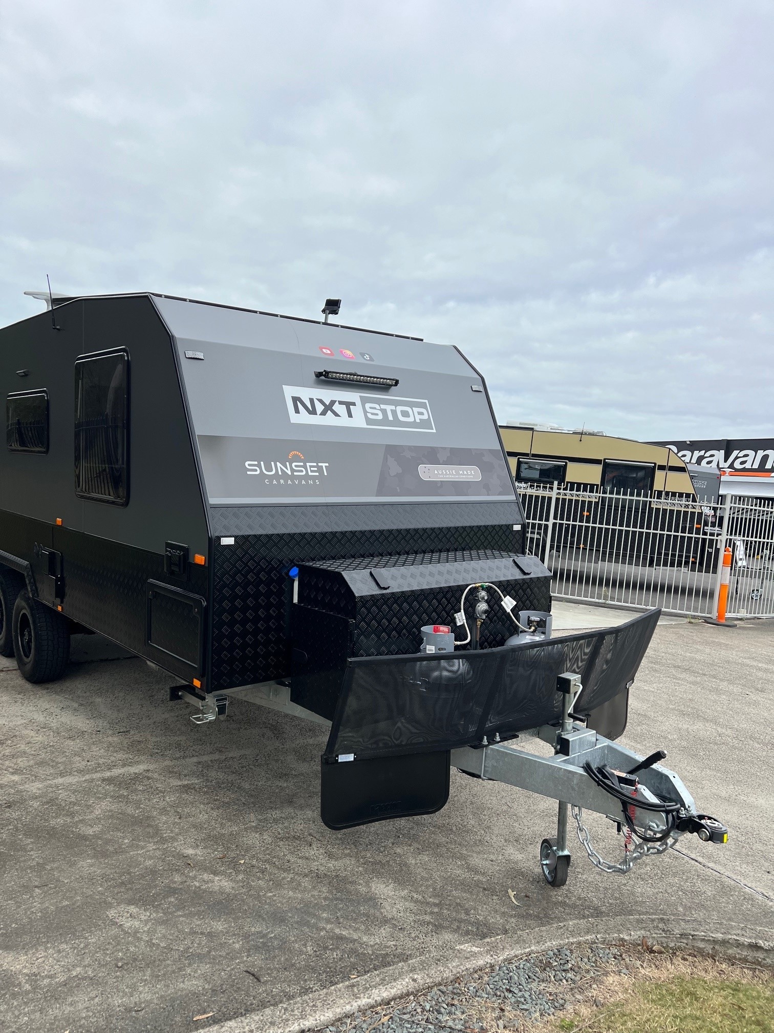 21ft6 NXT STOP That Flazon Family Sunset Off-Road Family Horizon Double Bunk Offroad Caravan