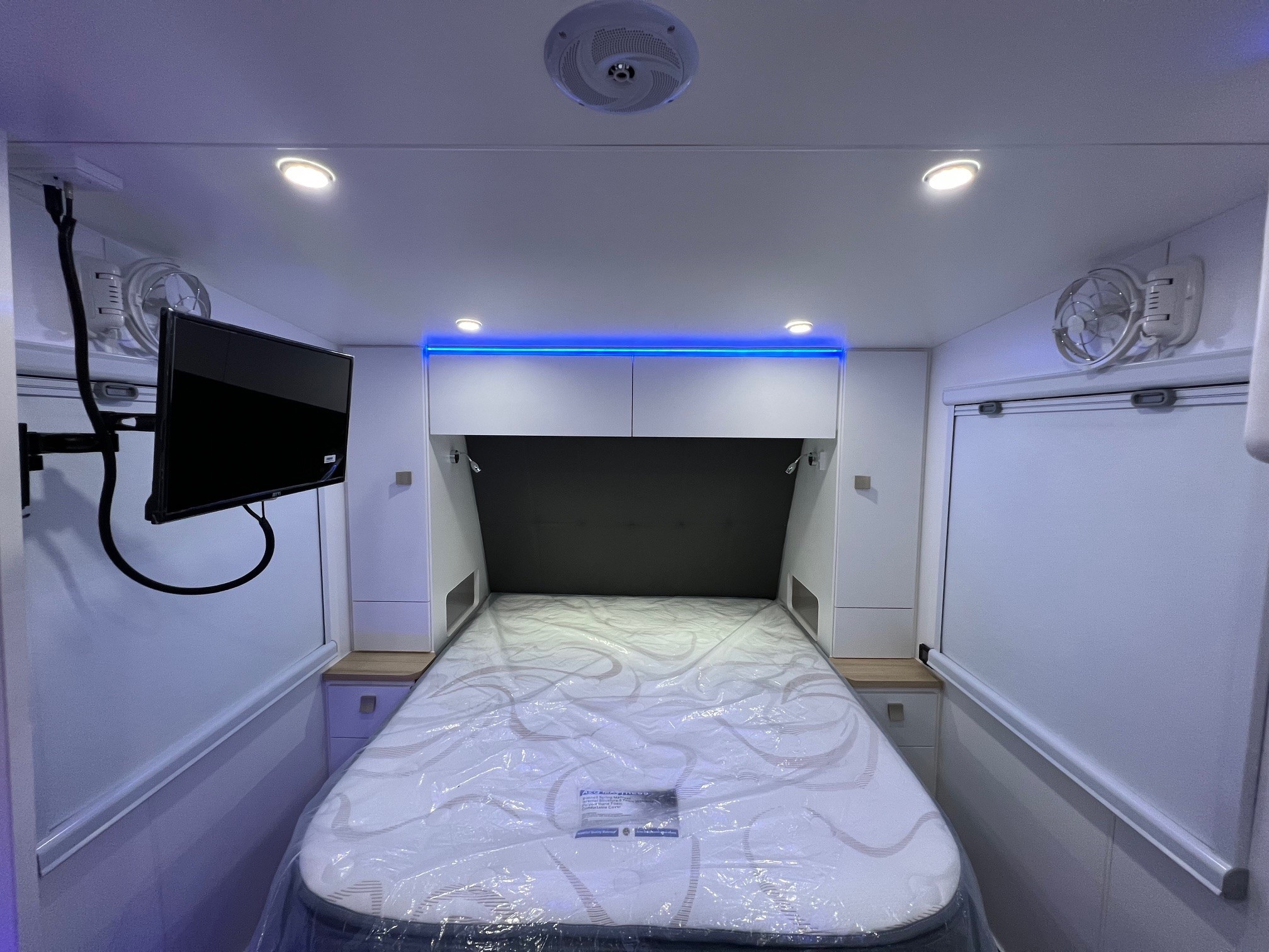 21ft6 NXT STOP That Flazon Family Sunset Off-Road Family Horizon Double Bunk Offroad Caravan
