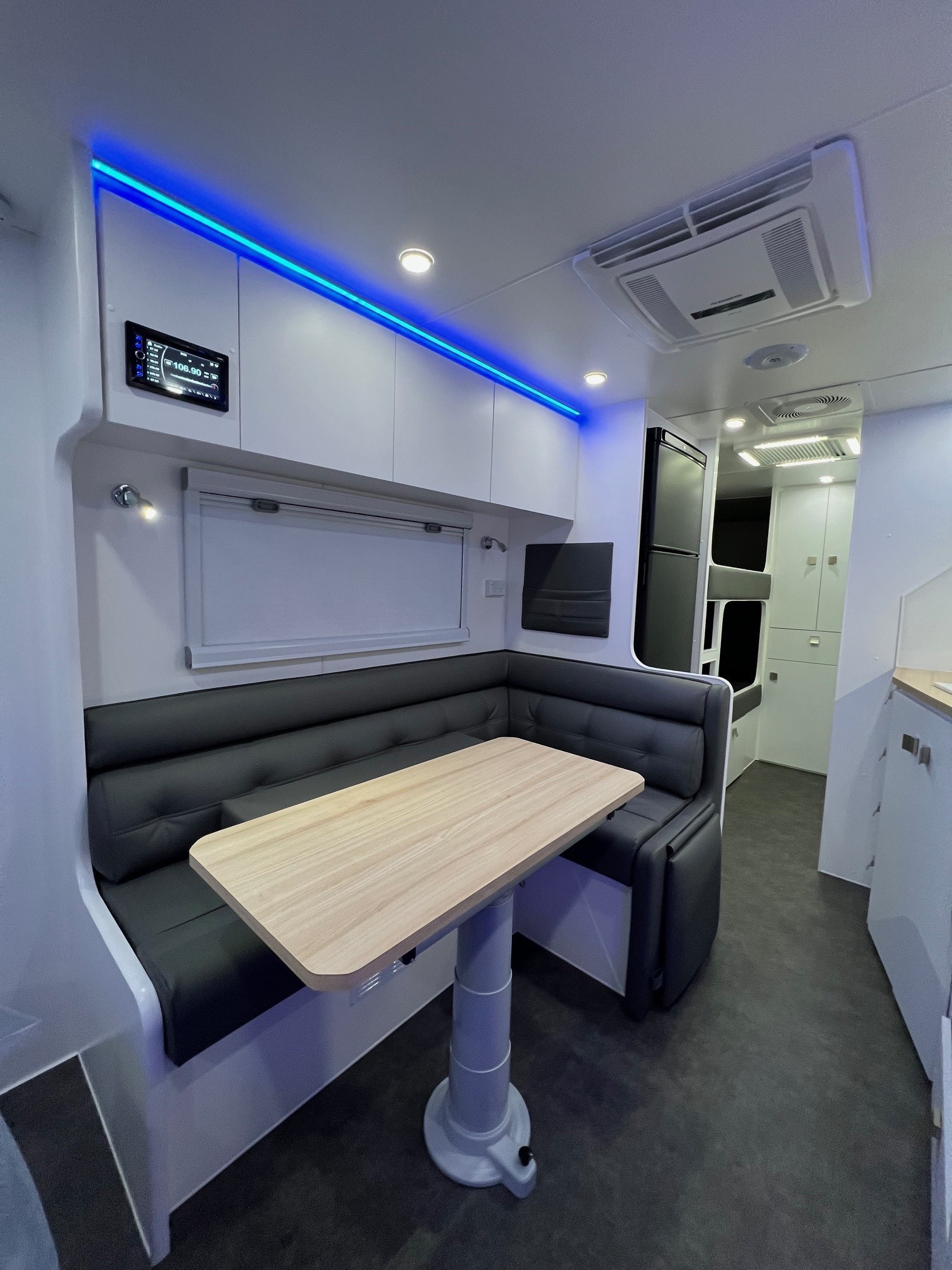 21ft6 NXT STOP That Flazon Family Sunset Off-Road Family Horizon Double Bunk Offroad Caravan